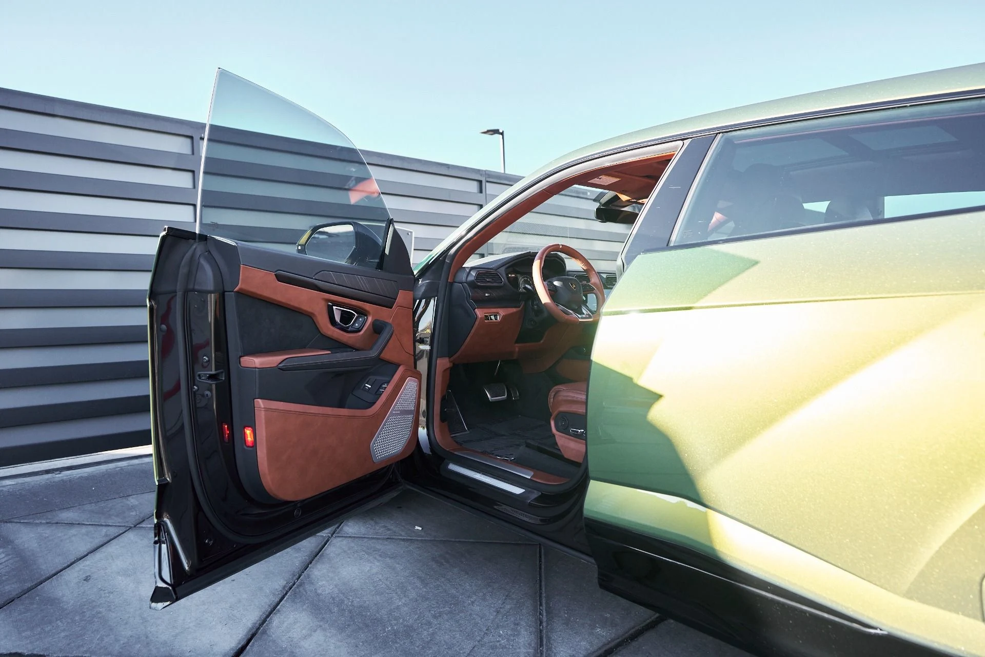 mph025_1391858668_Used_2022_Lamborghini_Urus_1764710441_be3072b9c1