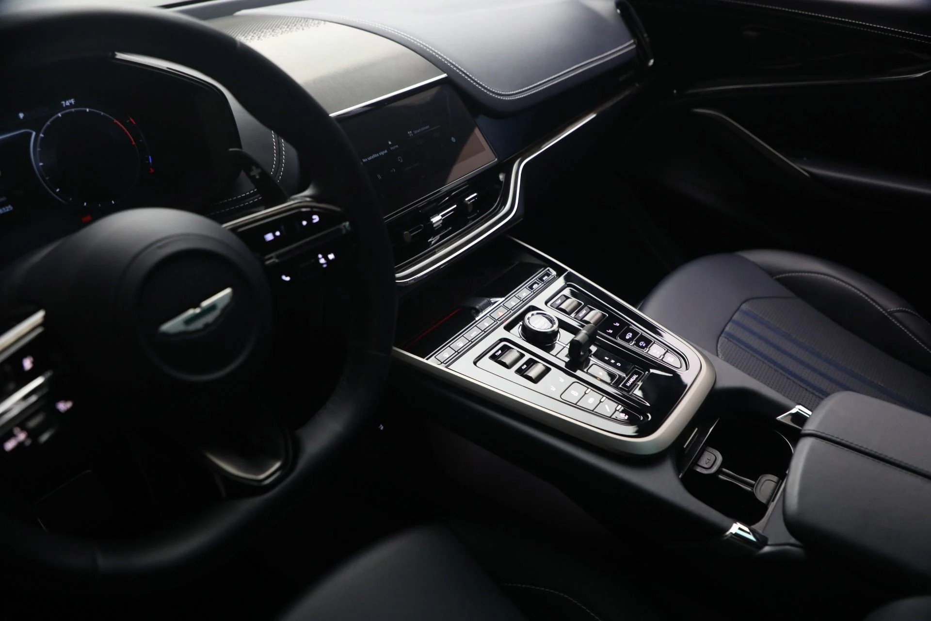 mph025_1392059377_Used_2025_Aston_Martin_DBX_707_1782252692_7cb1aa22fa