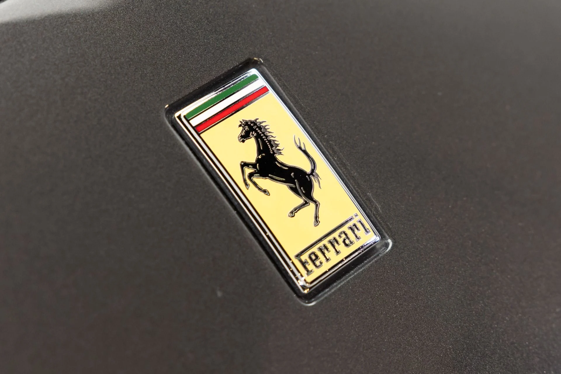 mph025_1393632438_Used_2019_Ferrari_Portofino_1784318320_9c01d4e08a