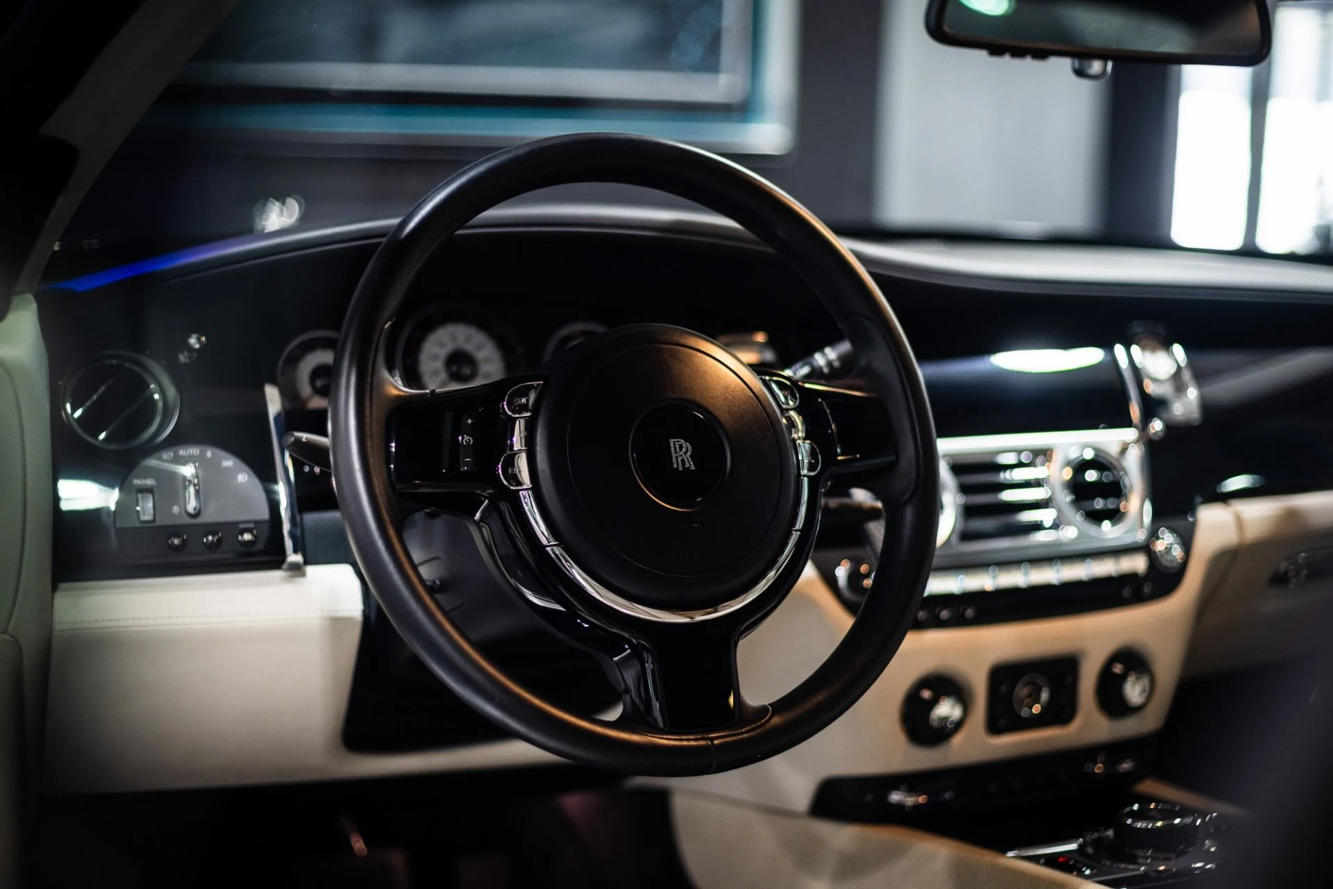 mph025_1396165548_Used_2014_Rolls_Royce_Wraith_Starlight_Headliner_1771282245_b364364589