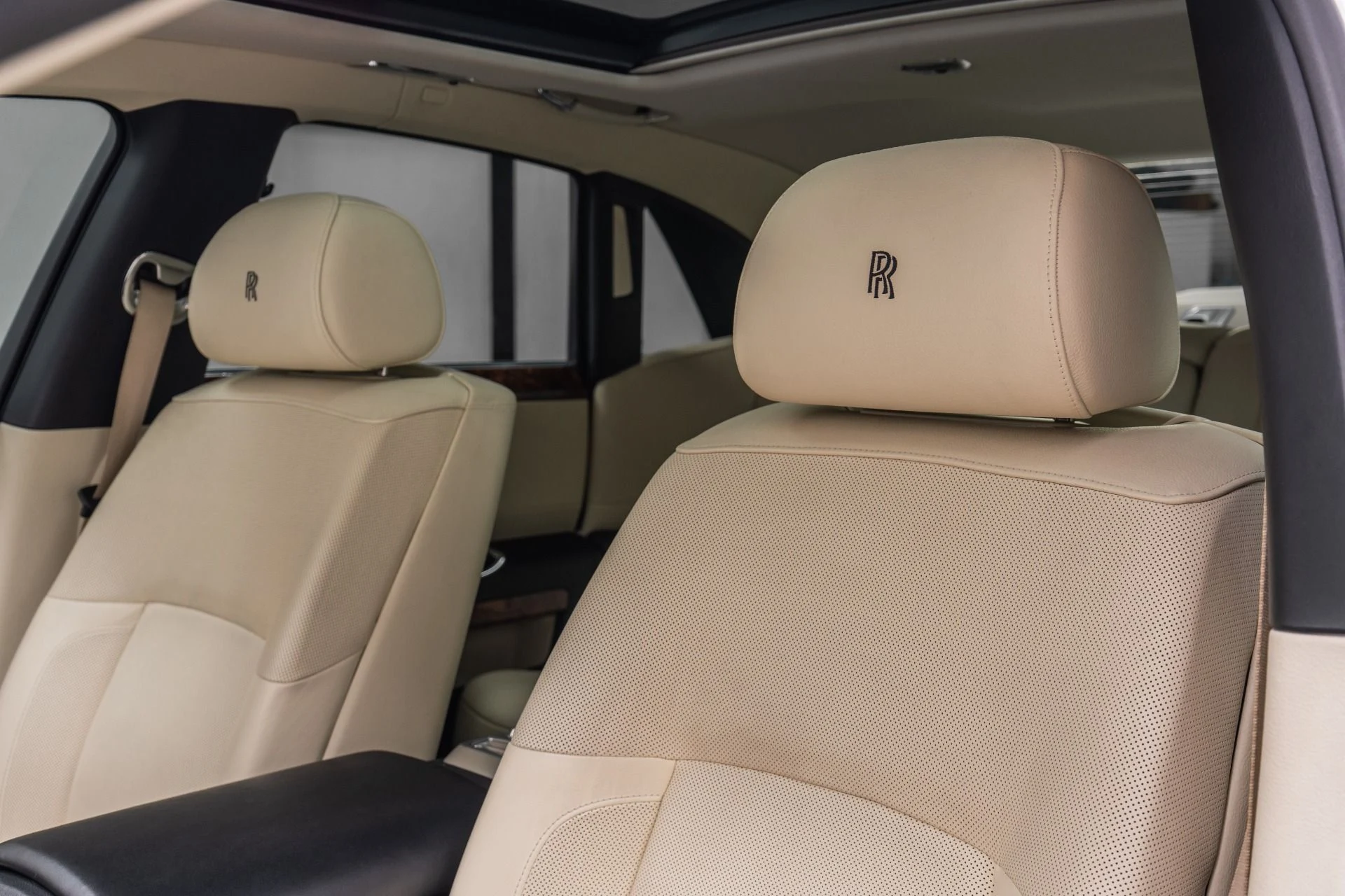 mph025_1398769963_Used_2010_Rolls_Royce_Ghost_1777319383_3002e9fb8b