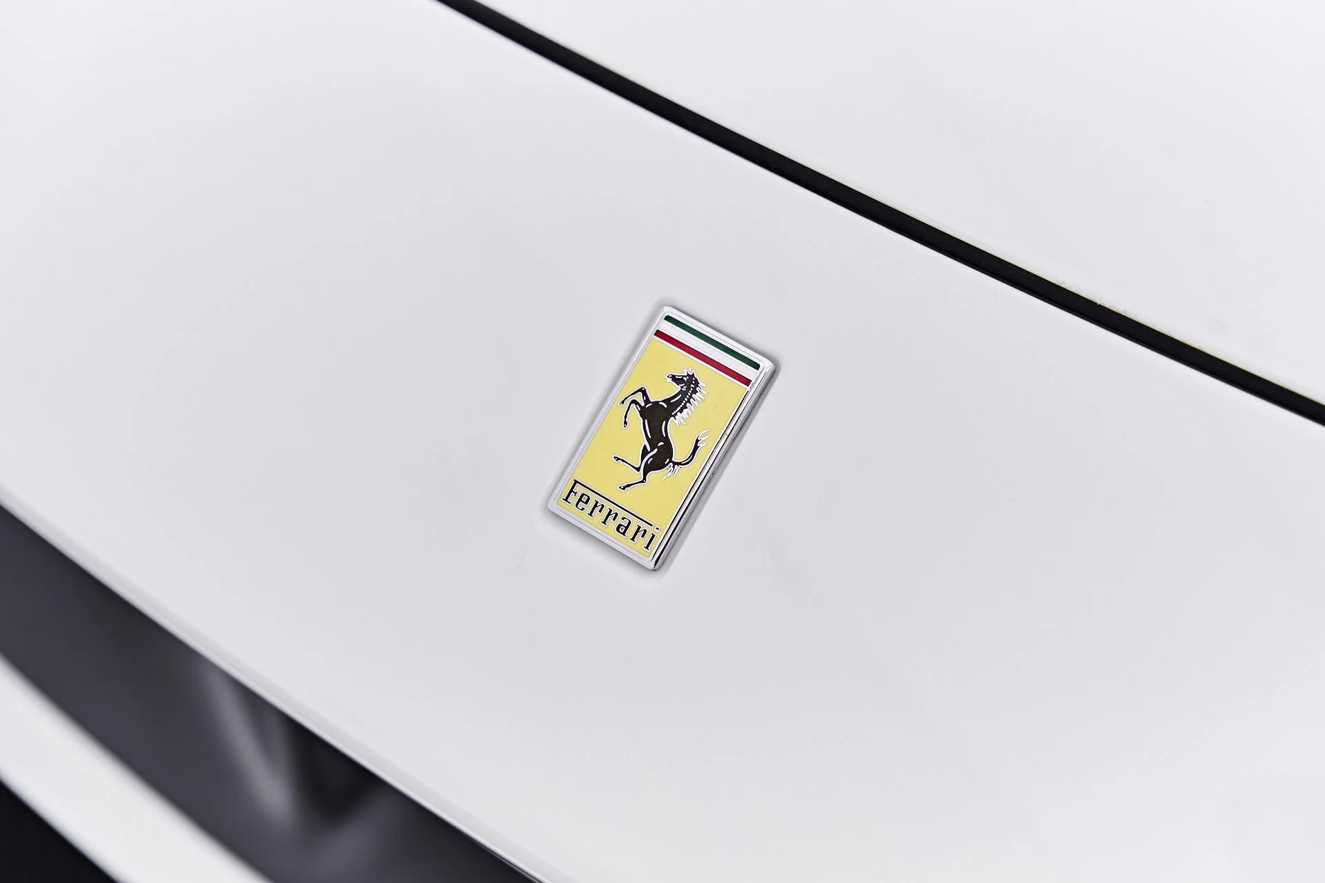mph025_1406766672_Used_2022_Ferrari_F8_Spider_Base_1784162259_22de50ad58