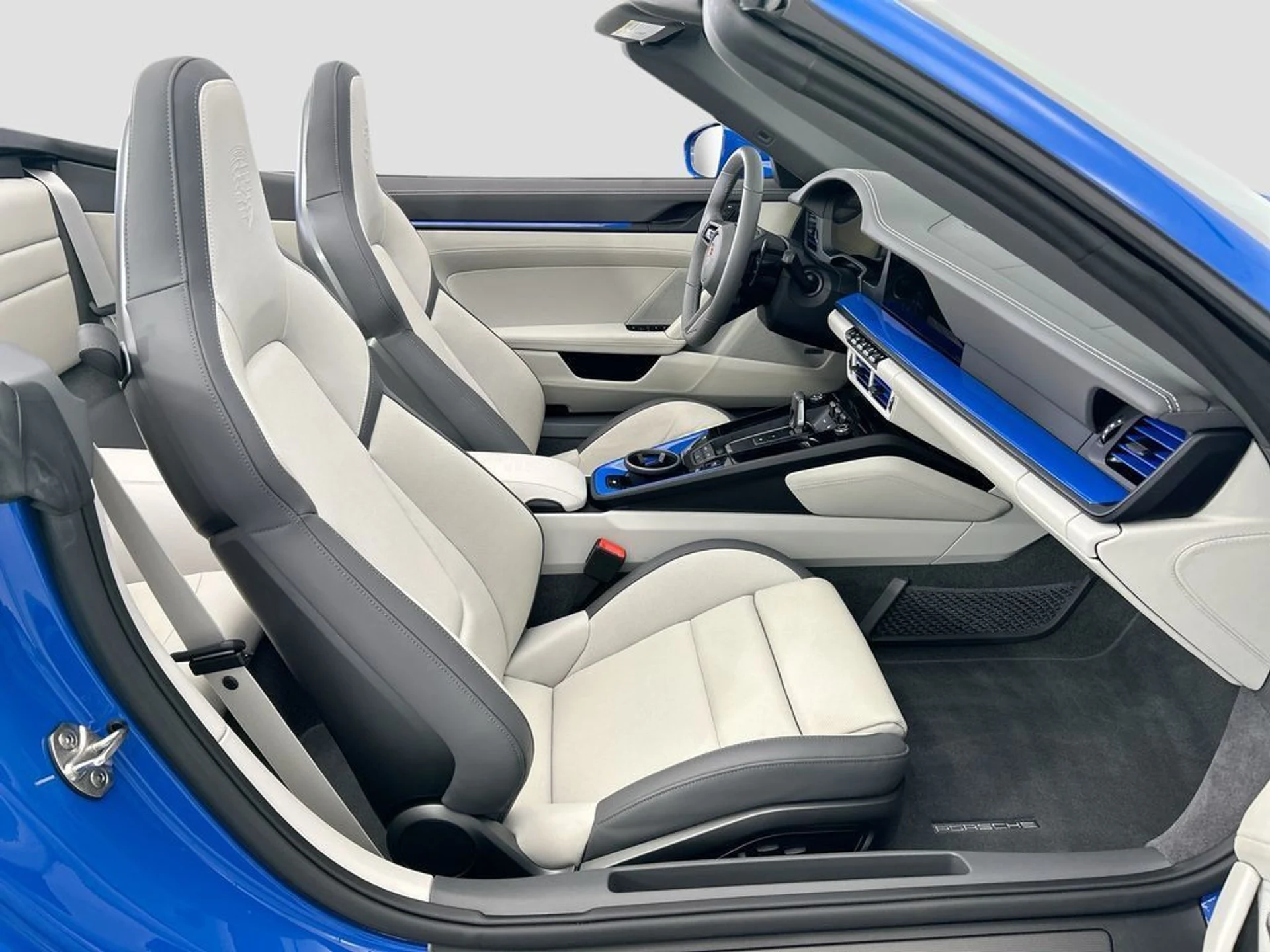 mph025_1411275845_used_2026_porsche_911_spirit70cabriolet_8119_23018992_26_1024_5e7818cb5f