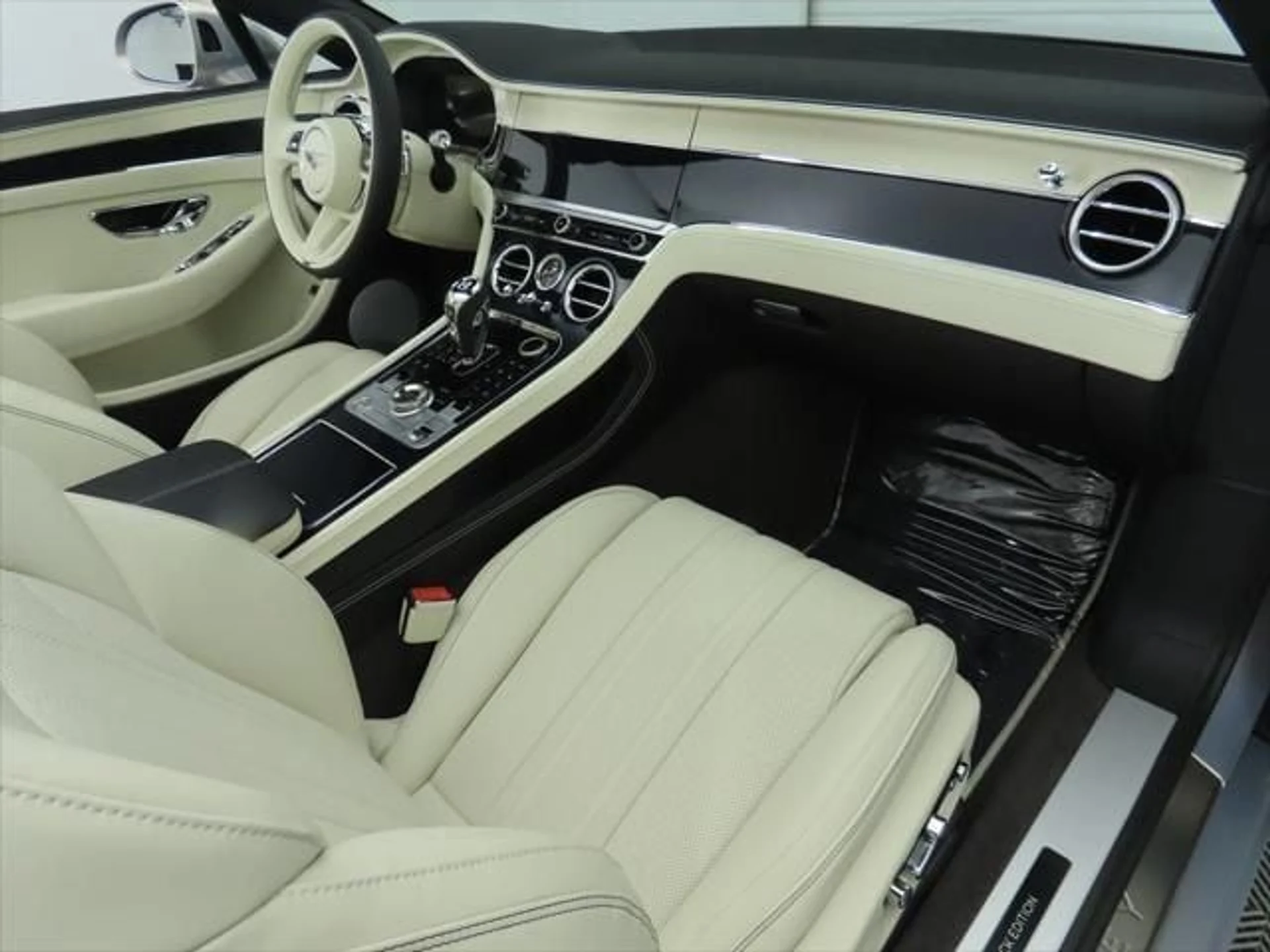 mph025_1411600234_new_2025_bentley_continental_gtblackeditionconvertible_8119_22910189_26_640_e351487055