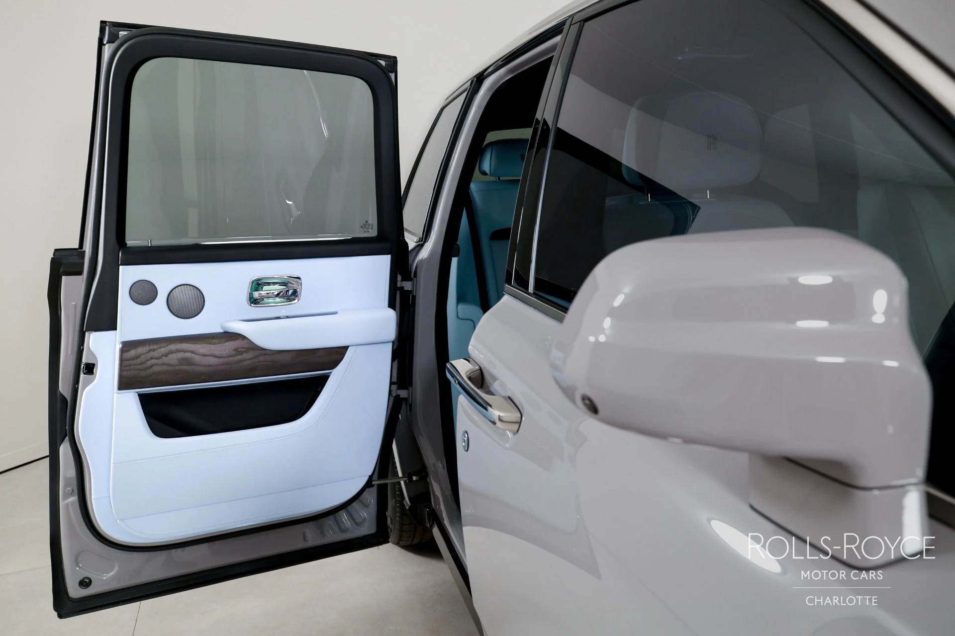 mph025_1411678300_Used_2025_Rolls_Royce_Cullinan_1771363273_9a1b18f848