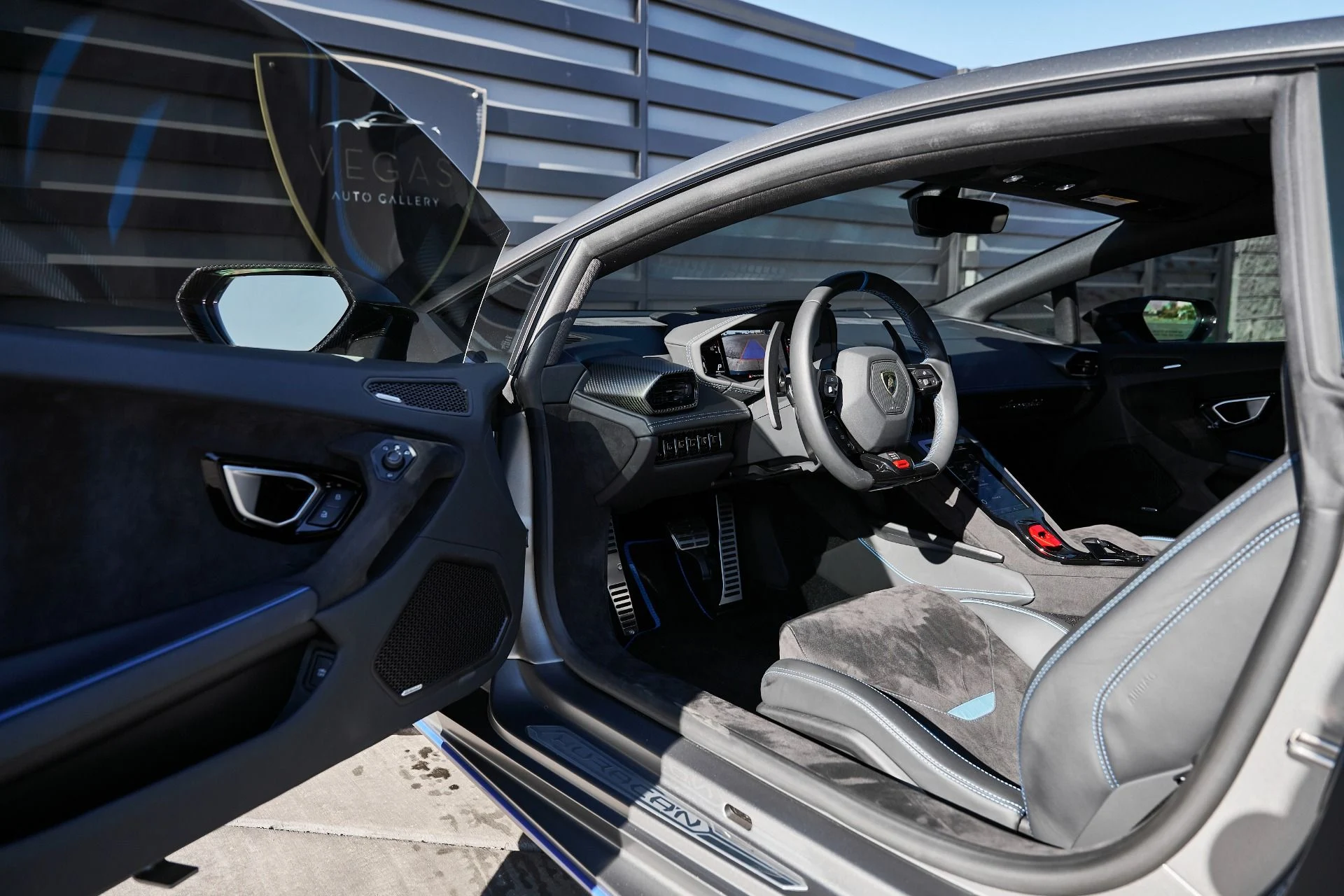 mph025_1425561656_Used_2023_Lamborghini_Huracan_Tecnica_Base_1766024582_7907bcb03b