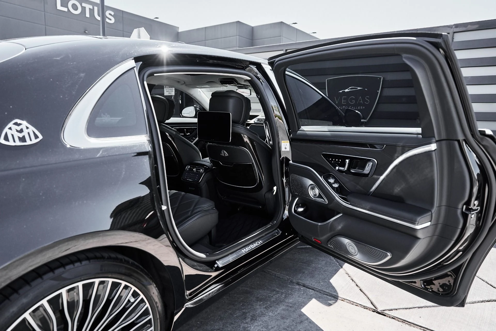 mph025_1428080867_Used_2023_Mercedes_Benz_S_Class_Maybach_S_680_1781575799_5532432a91