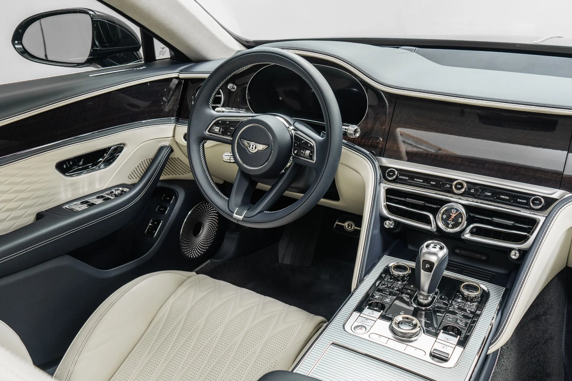 mph025_1430643602_Used_2026_Bentley_Flying_Spur_Azure_Bang_and_Olufsen_Audio_Mulliner_Driving_Specification_1778702450_4fd60694fd