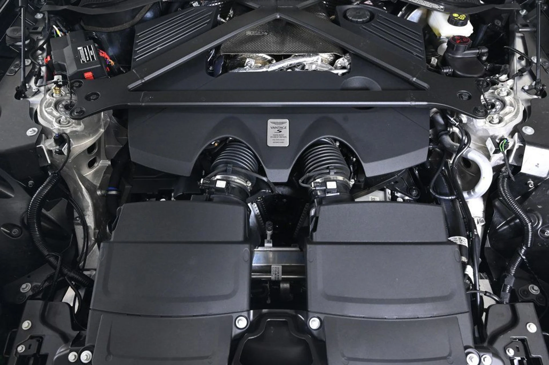 mph025_1432715037_new_2026_aston_martin_vantage_scoupe_11350_22957420_25_1024_cfd1a634d5