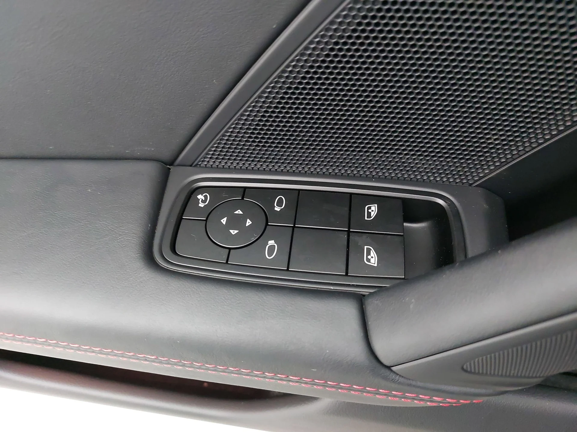 mph025_143799775_c3fd331f7e827b99dceed2bd4d862cabx_fdf31f70c5