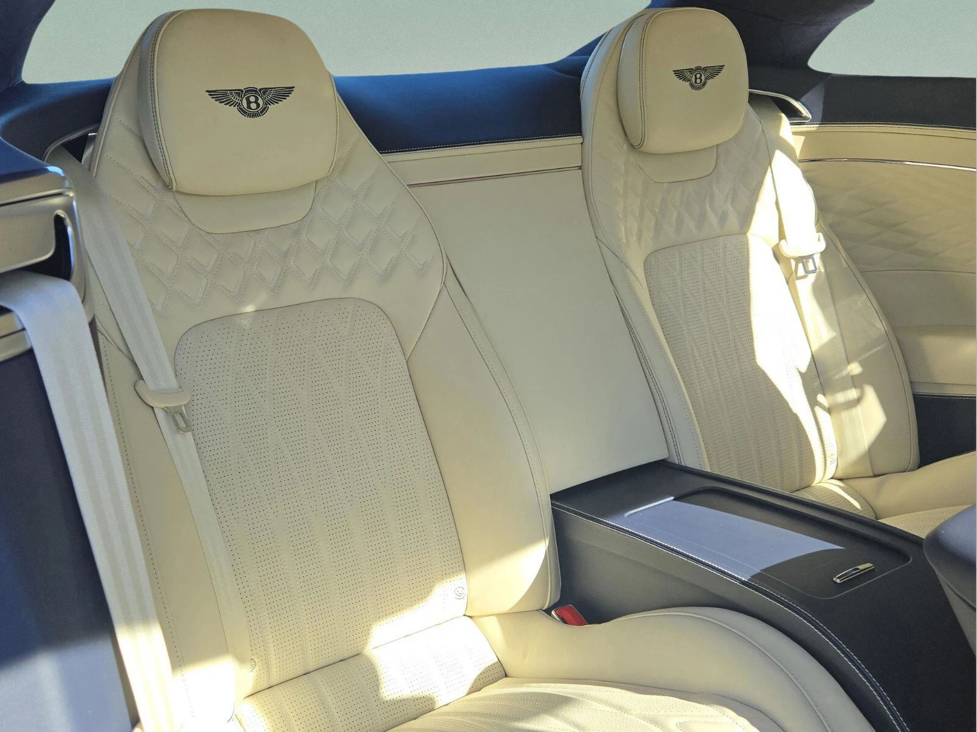 mph025_143822589_1ddea986d263448dc81c15f5a62cadc7x_023976692e