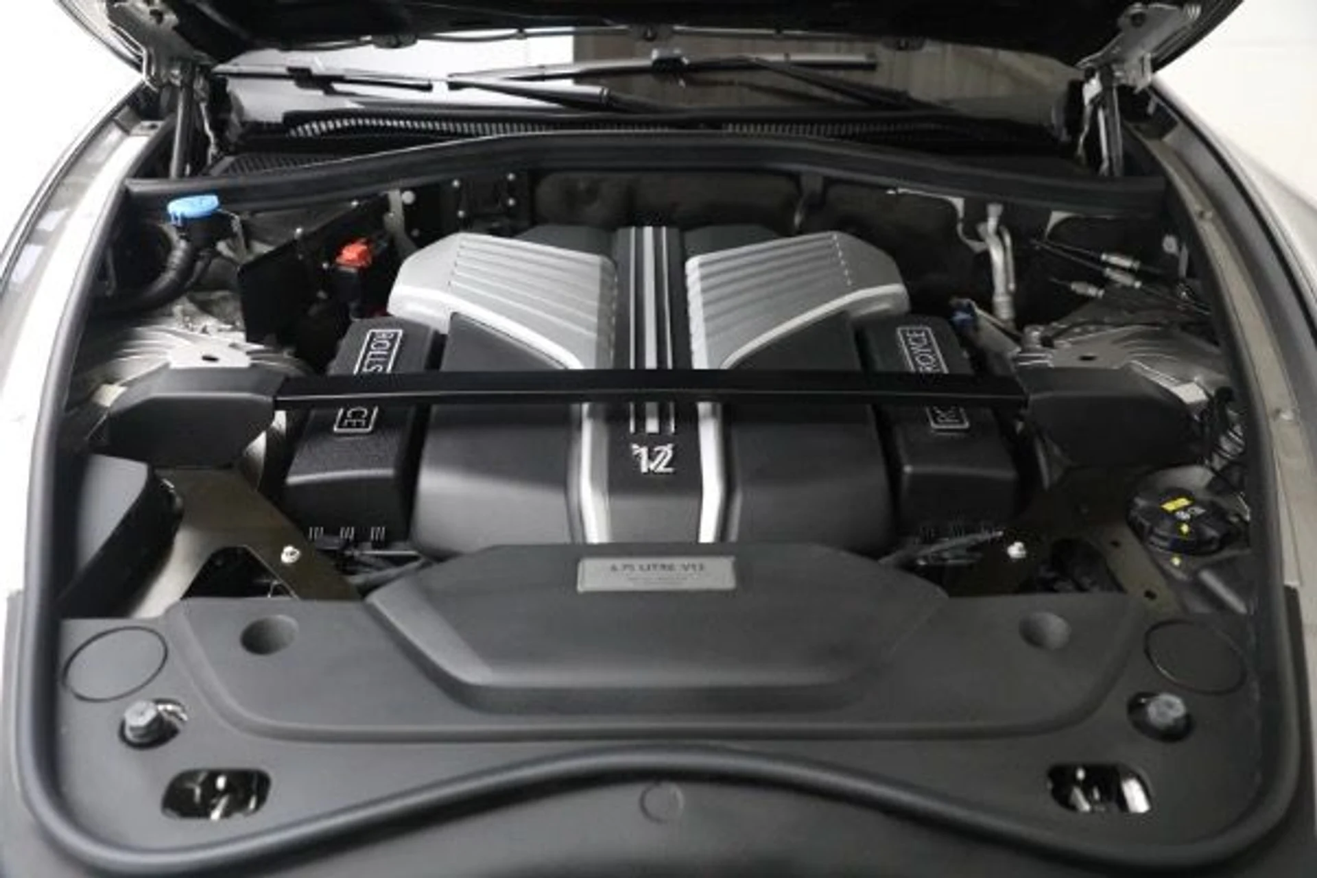 mph025_1441956906_Used_2023_Rolls_Royce_Phantom_8b9d46568b