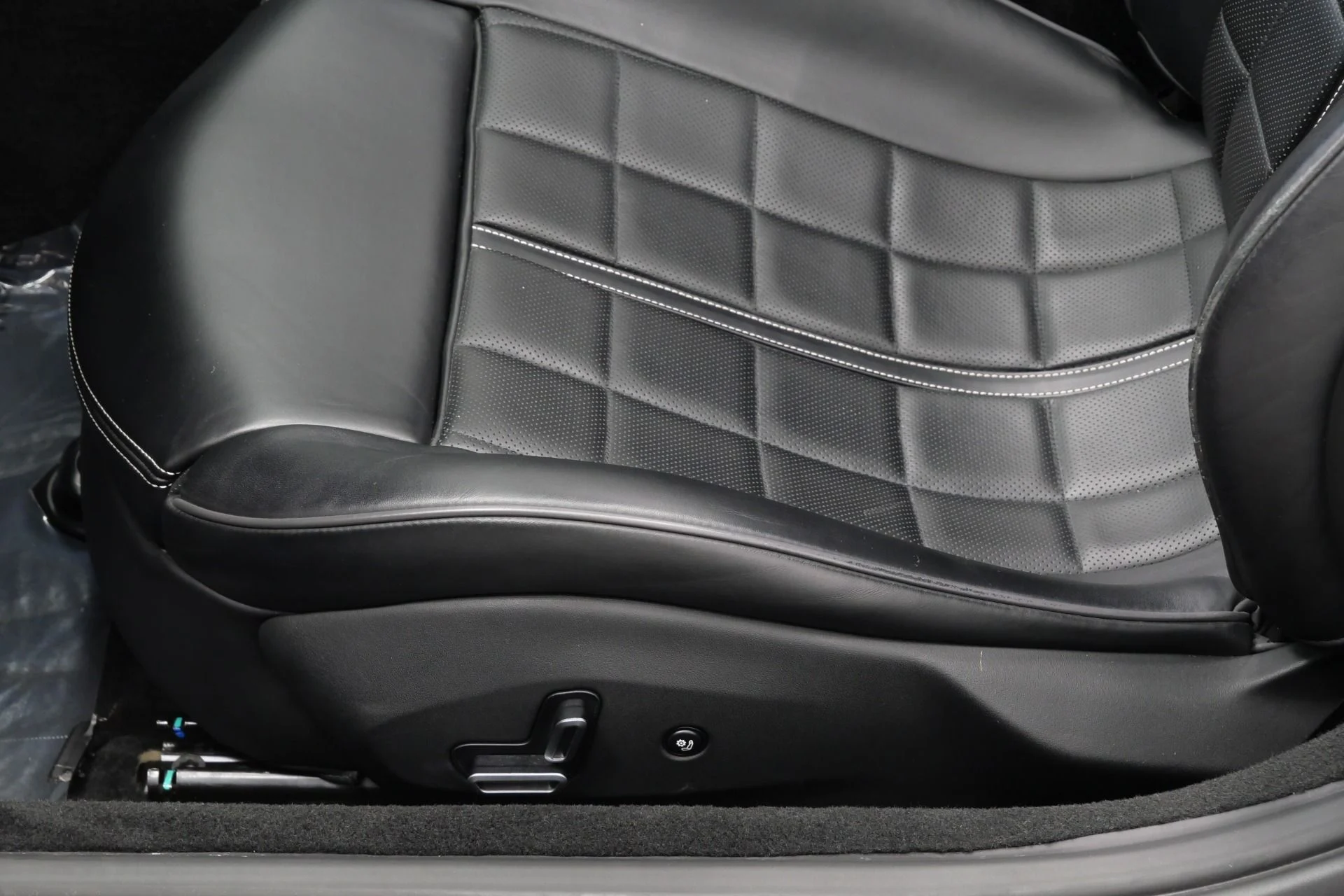 mph025_1446547843_Used_2019_Ferrari_Portofino_Interior_Carbon_Trim_High_Power_Hi_Fi_Magneride_Suspension_1773425740_0cf6d9716f