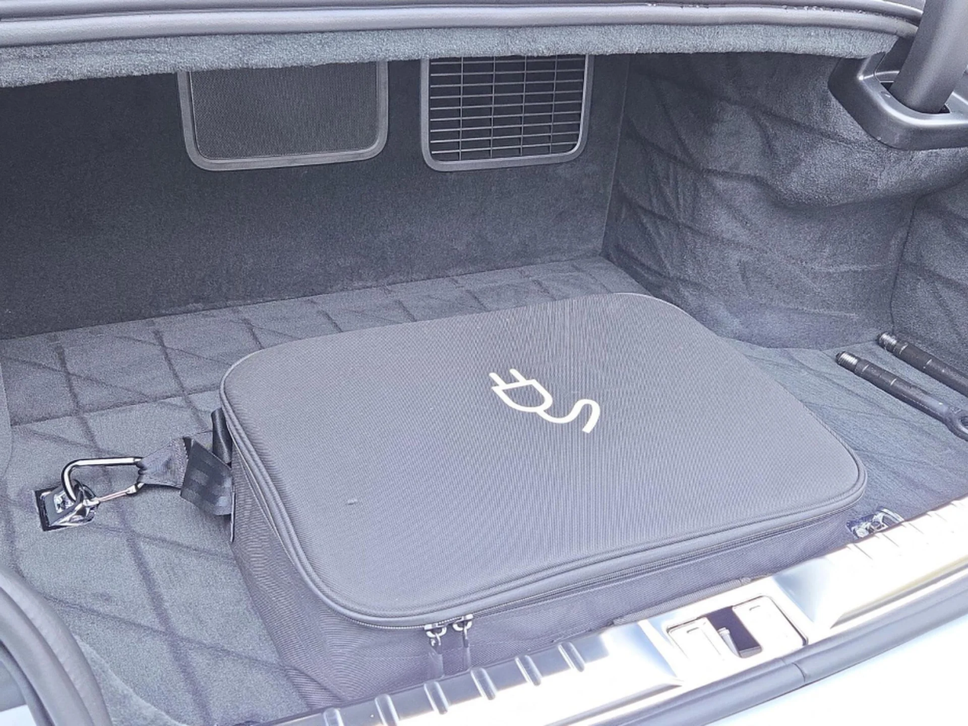 mph025_1459237154_41d5f377765b1389ee836582df29ab79x_0498986519