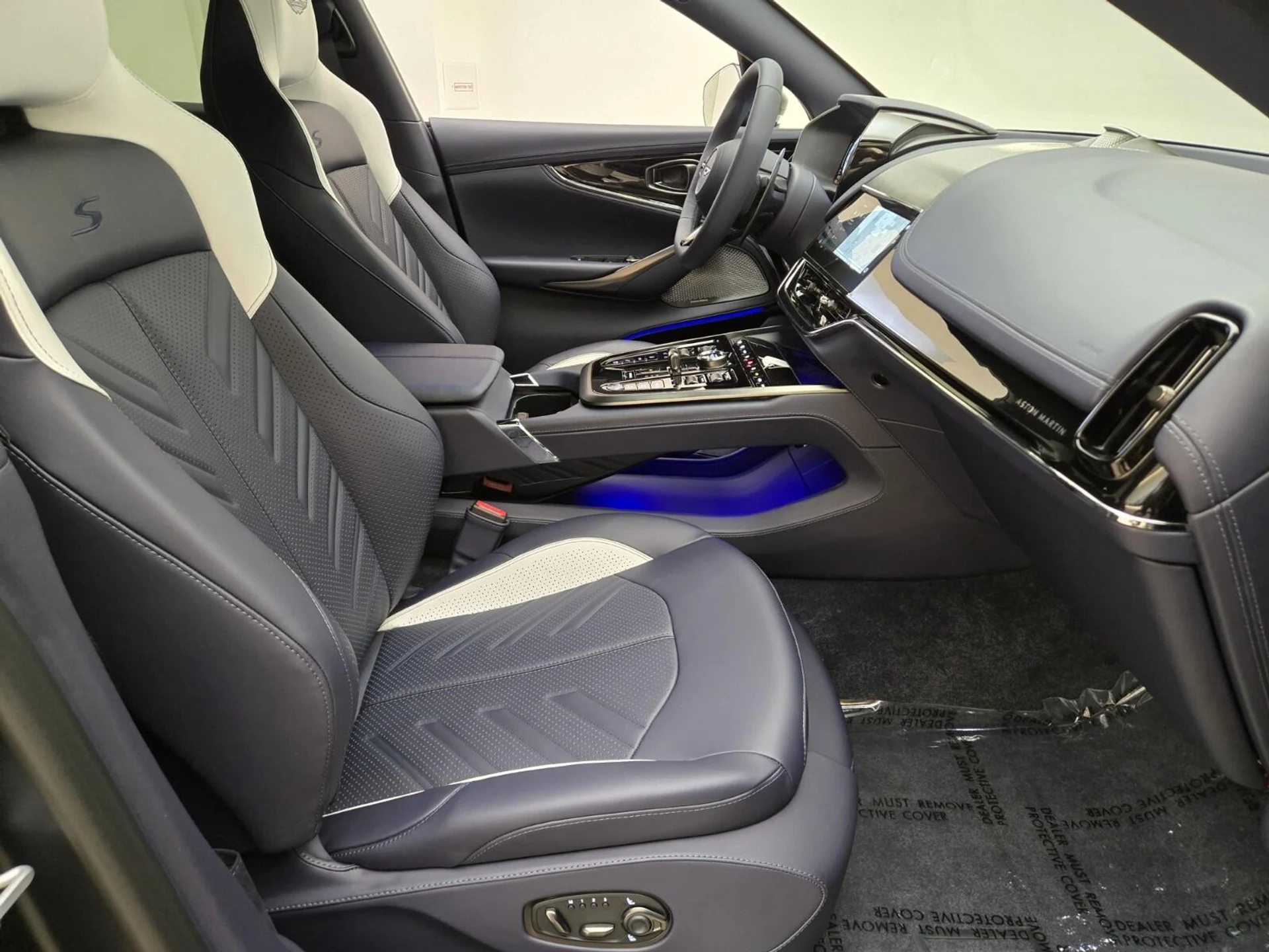 mph025_1460814902_New_2026_Aston_Martin_DBX_S_1780118653_91413754b0