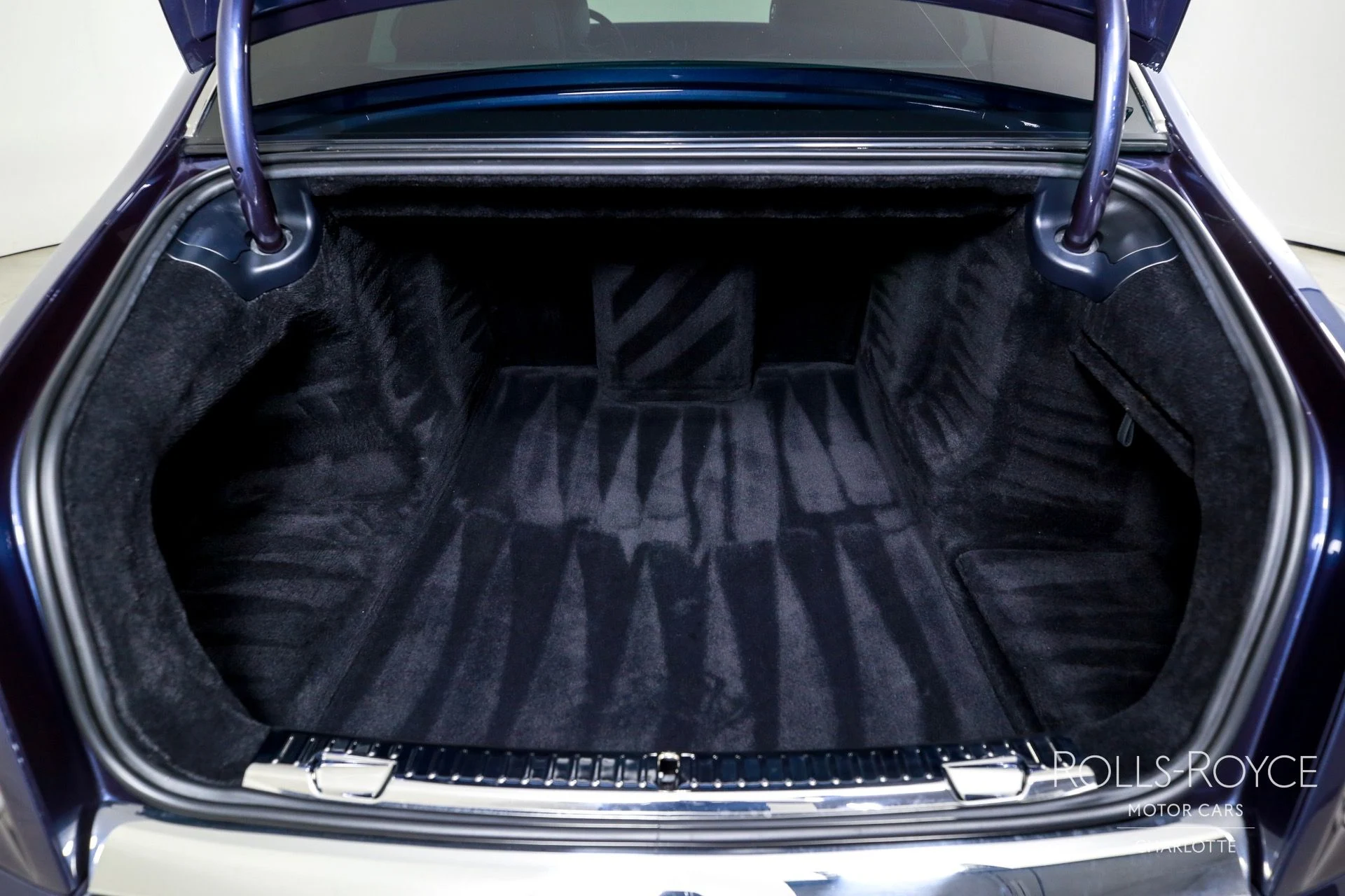 mph025_146141467_Used_2019_Rolls_Royce_Phantom_1757714509_11b88346ca