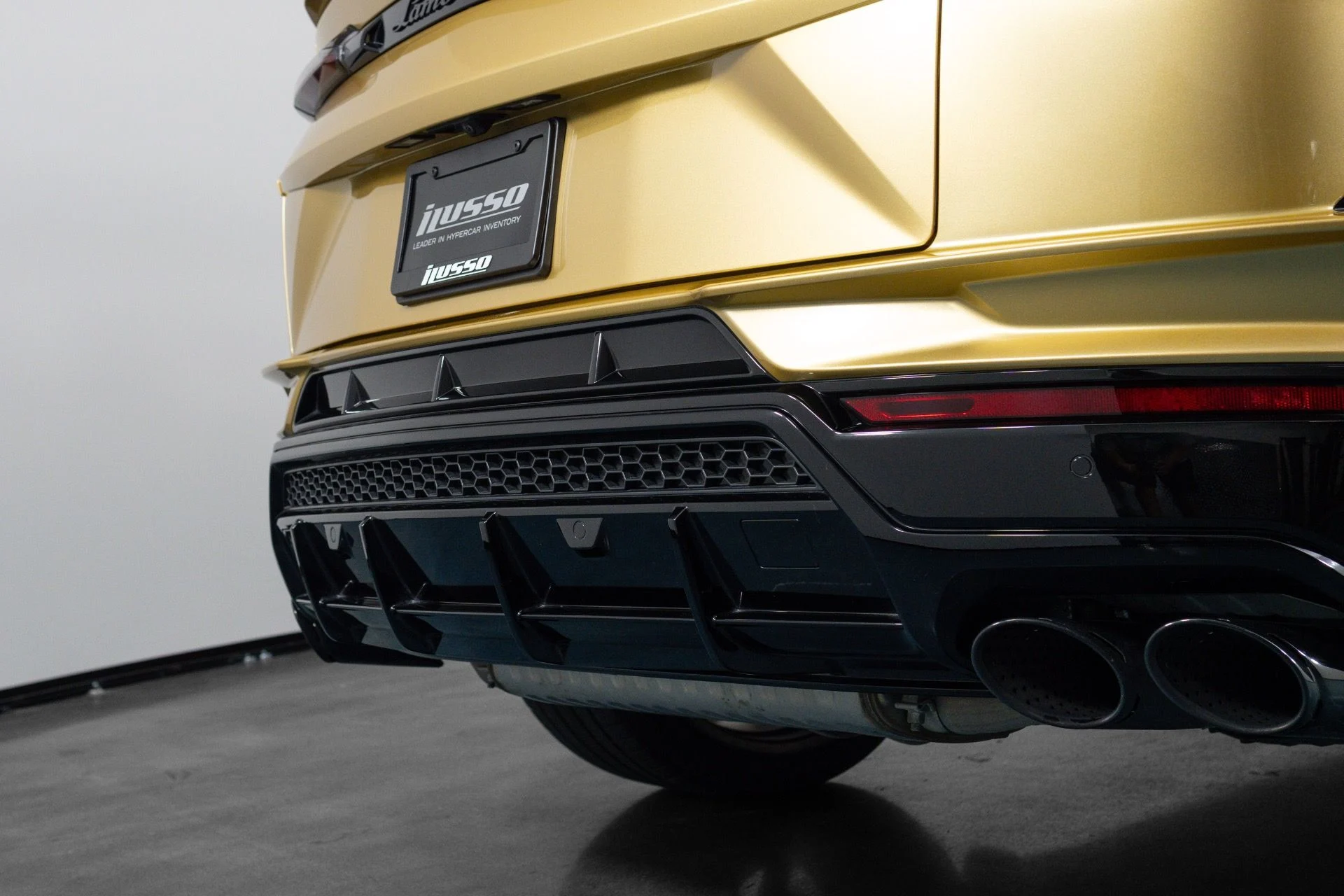 mph025_1462778407_Used_2023_Lamborghini_Urus_S_1781741186_bd938eec58