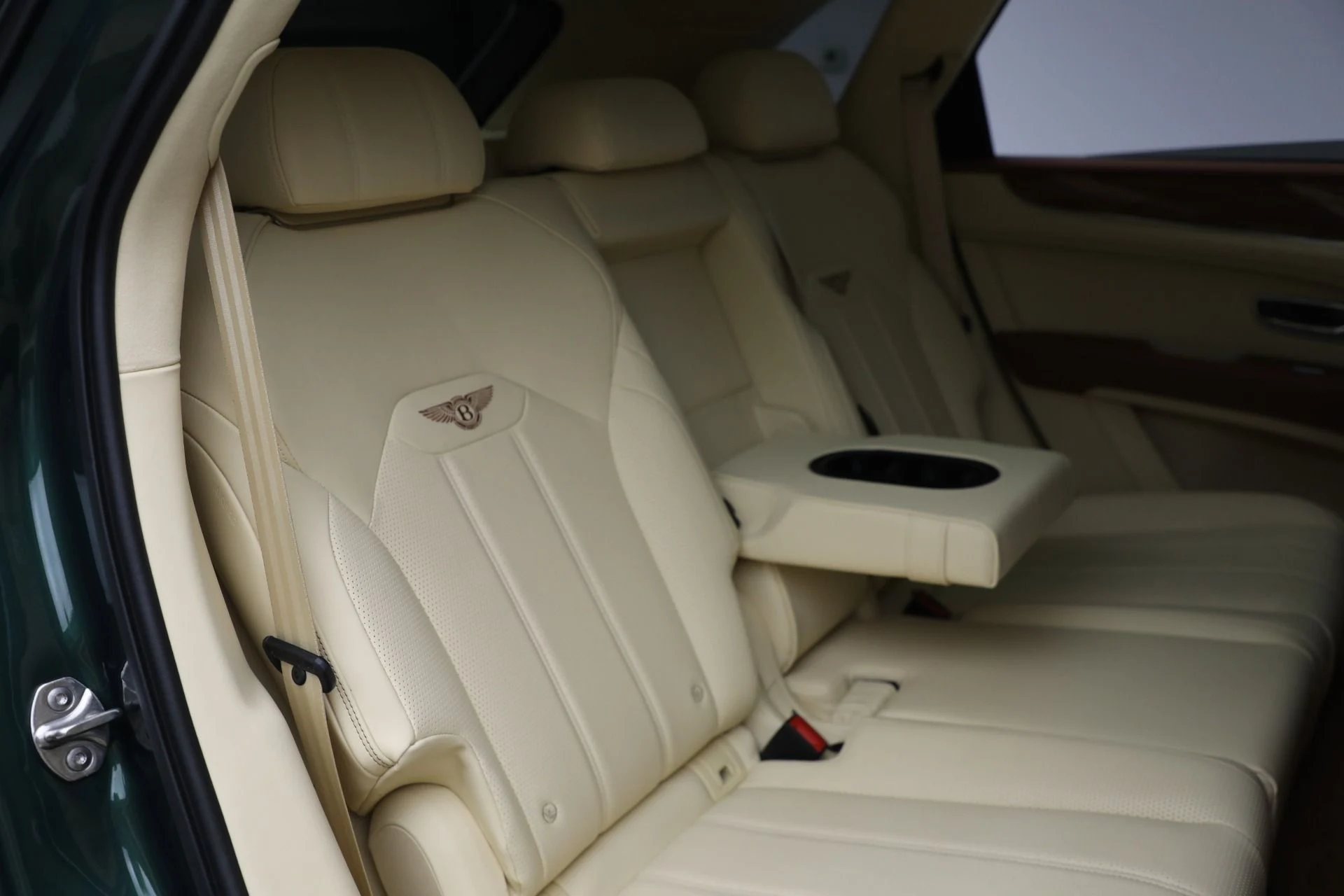 mph025_1463228192_Used_2023_Bentley_Bentayga_V8_2e39e839b7