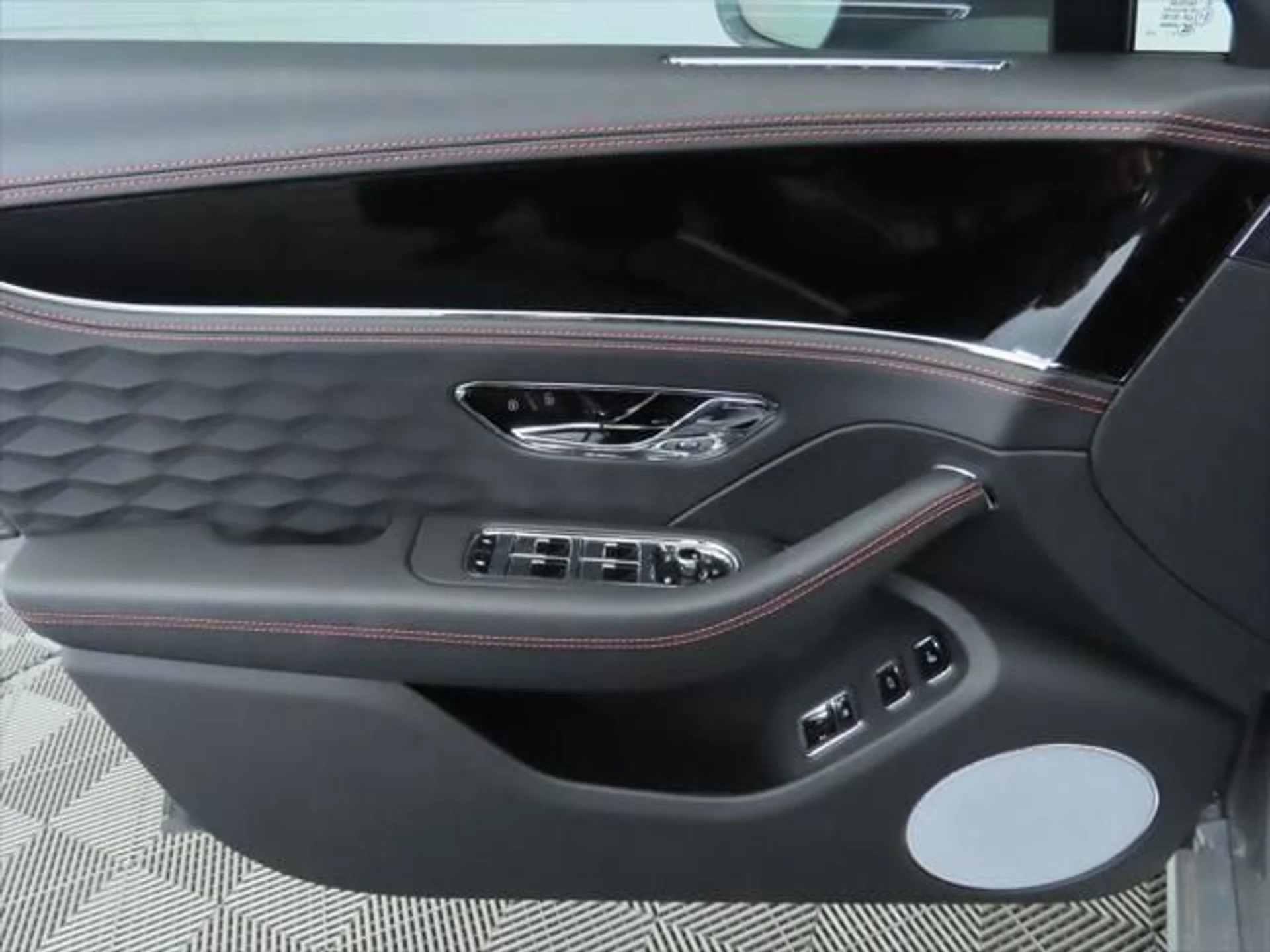 mph025_1464279090_used_2025_bentley_flying_spur_speedsedan_8119_23010075_26_640_54778b5e72