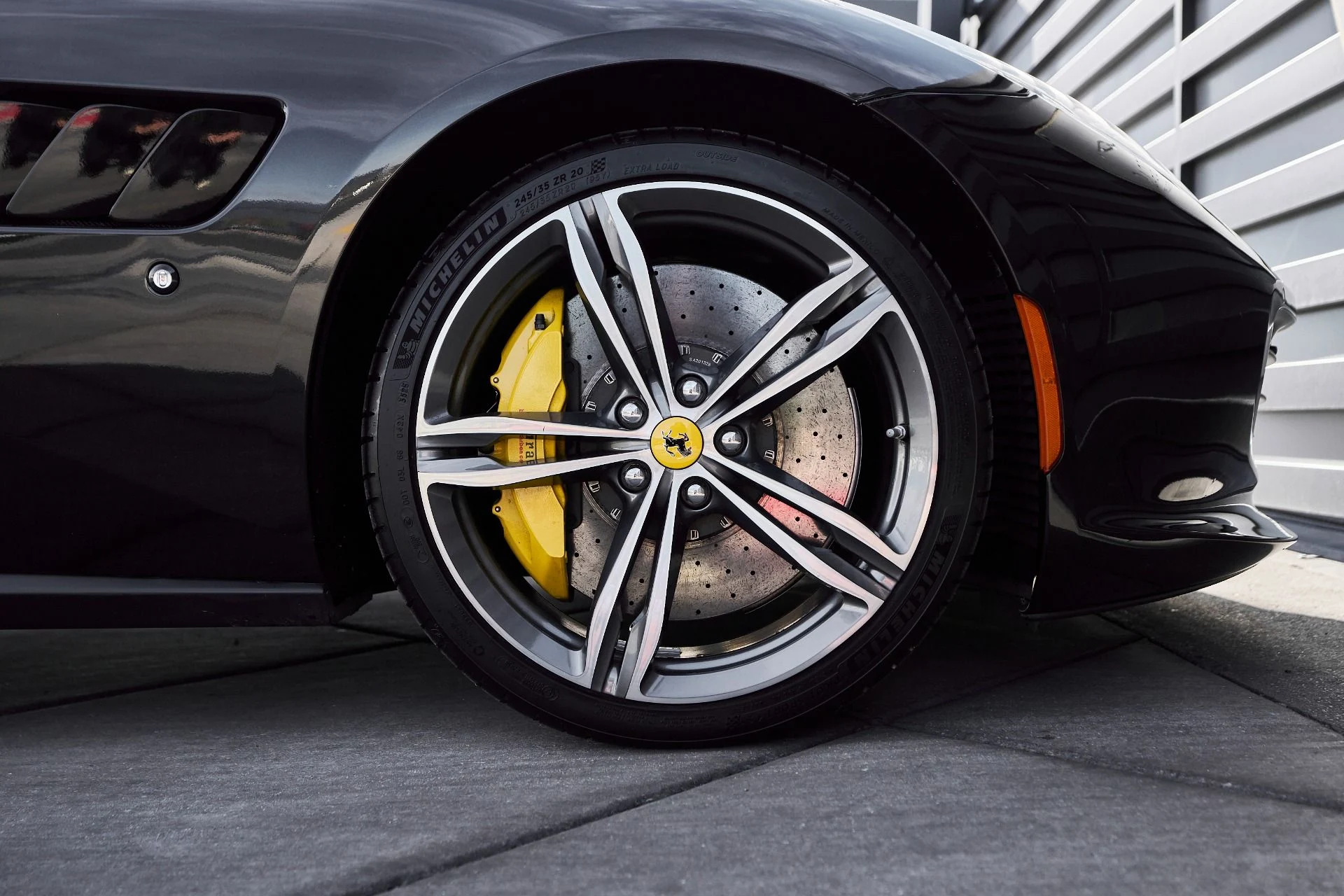 mph025_1471237162_Used_2018_Ferrari_GTC_4_Lusso_V12_1764210142_df45cf0aff