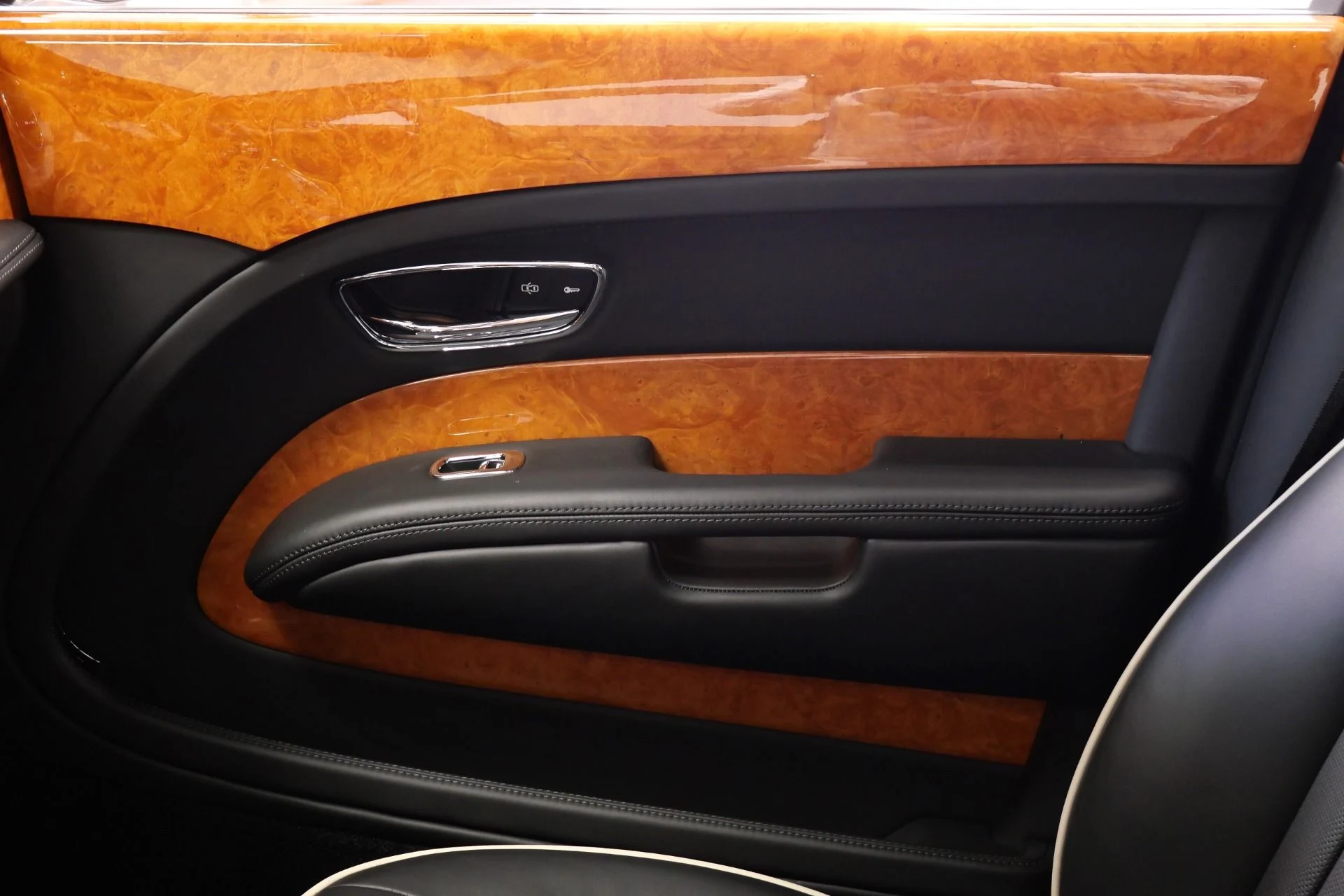 mph025_1473672934_Used_2013_Bentley_Mulsanne_Premier_Specification_Heated_and_Ventilated_Seats_1783449145_dd2a331f11