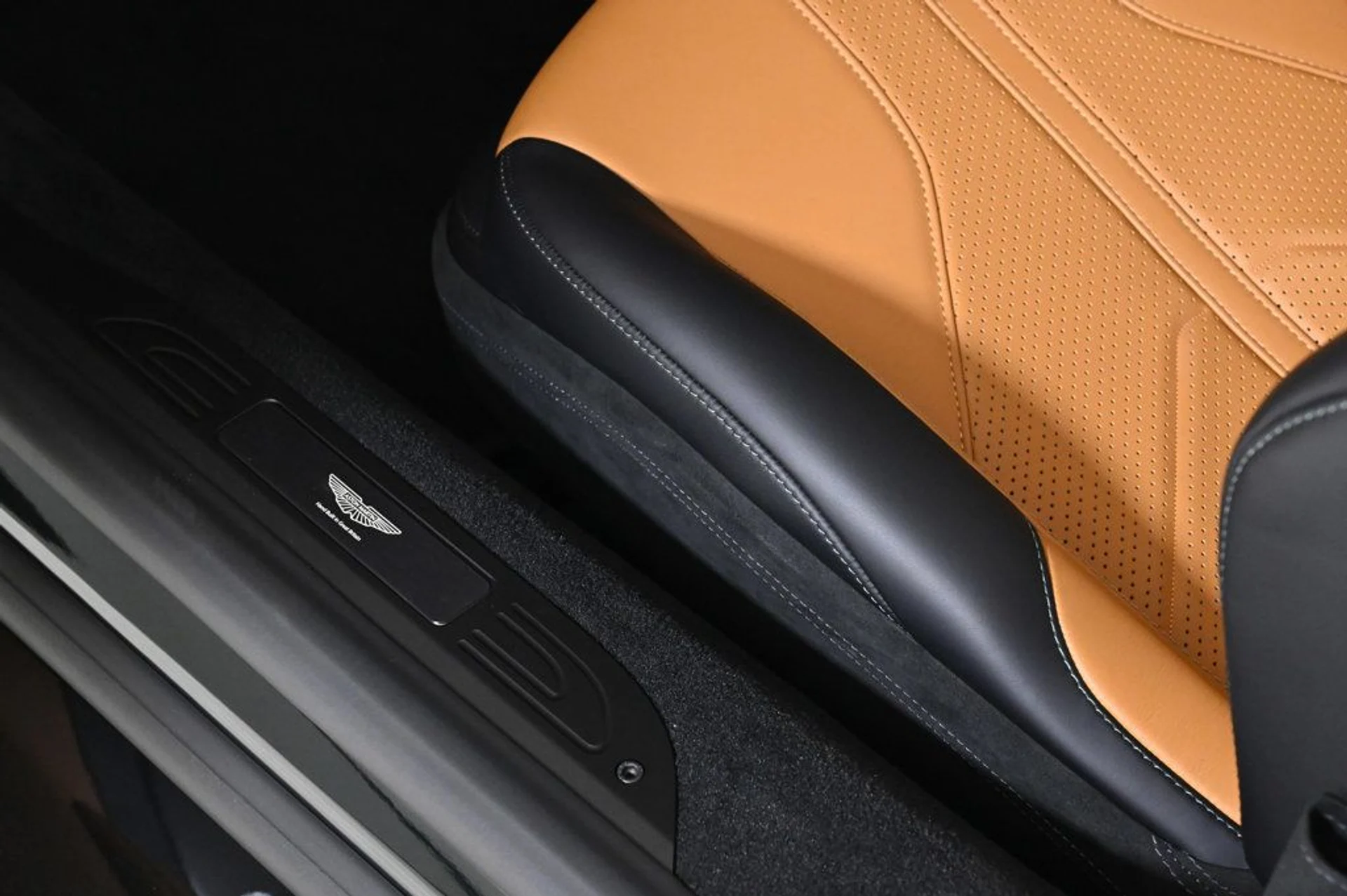 mph025_1474615140_used_2026_aston_martin_vantage_11350_22923178_25_1024_34de671b4d