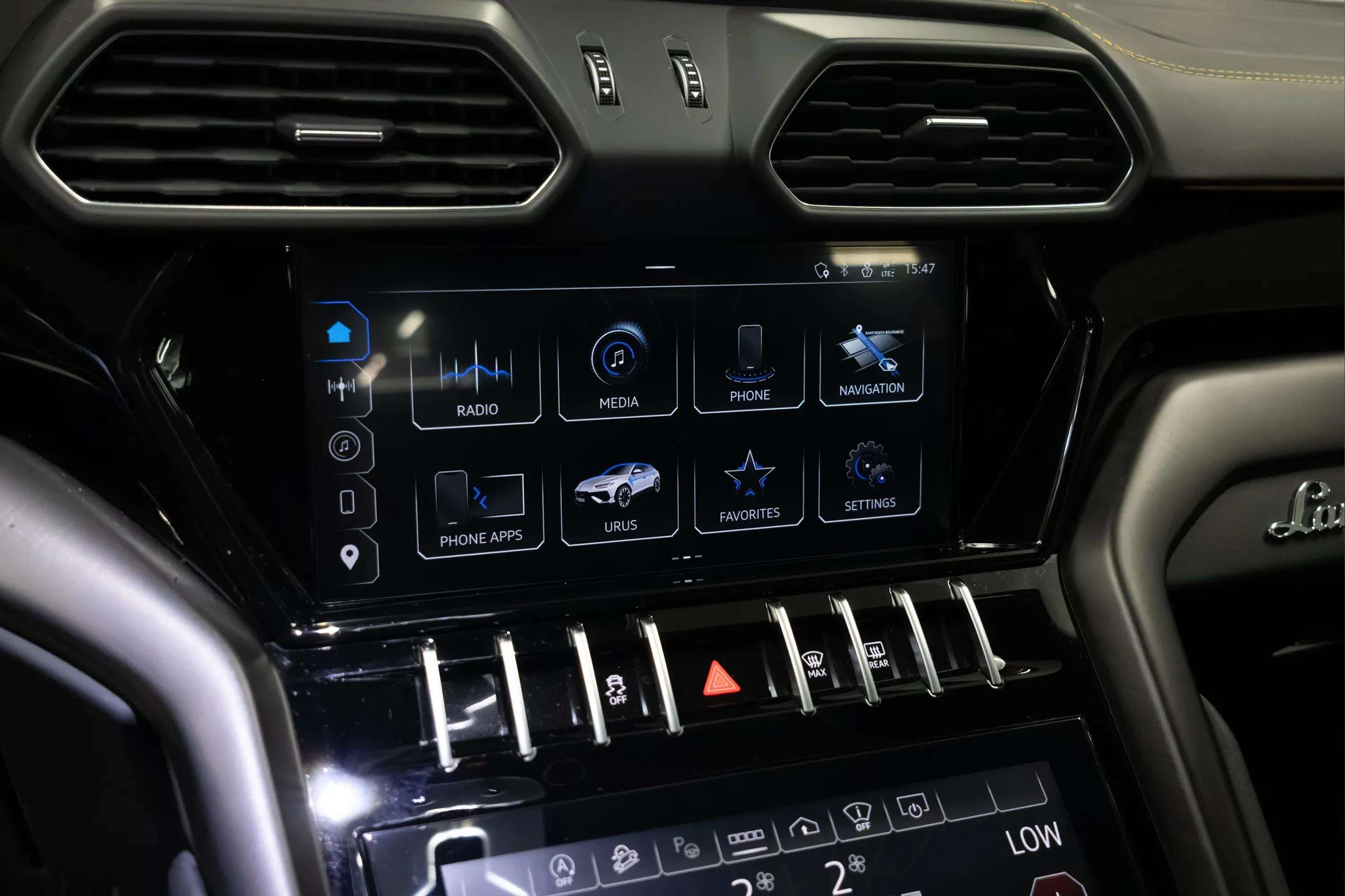 mph025_1486018530_4e6b9ad4_55eb_481c_bf8c_7acc3c277f0a_202320_Lamborghini20_Urus20_S2028_ZPBCB_3_ZL_4_PLA_2366129_26_1af79ecb55