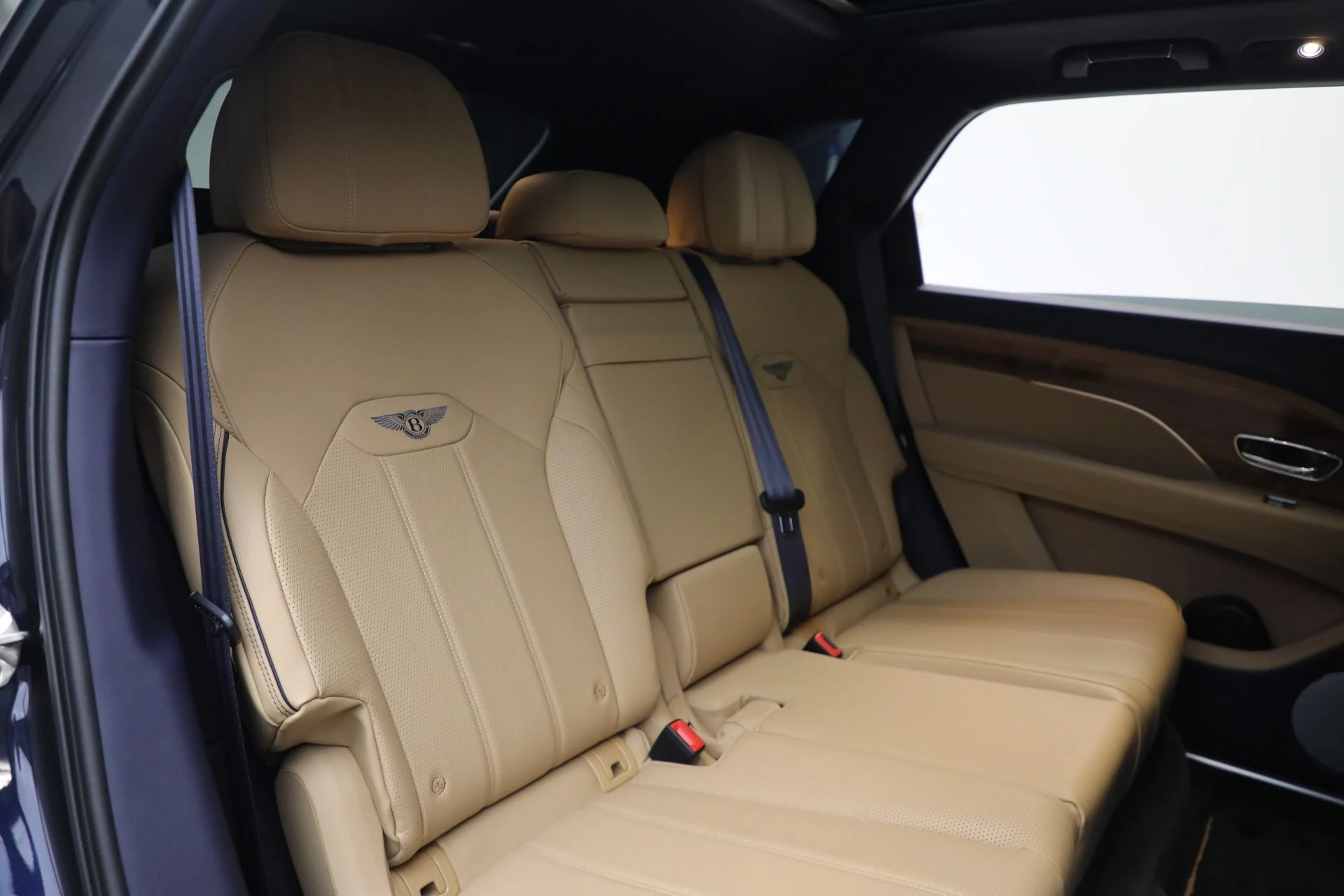 mph025_1489167201_Used_2024_Bentley_Bentayga_EWB_V8_1785184003_dec00a9f83