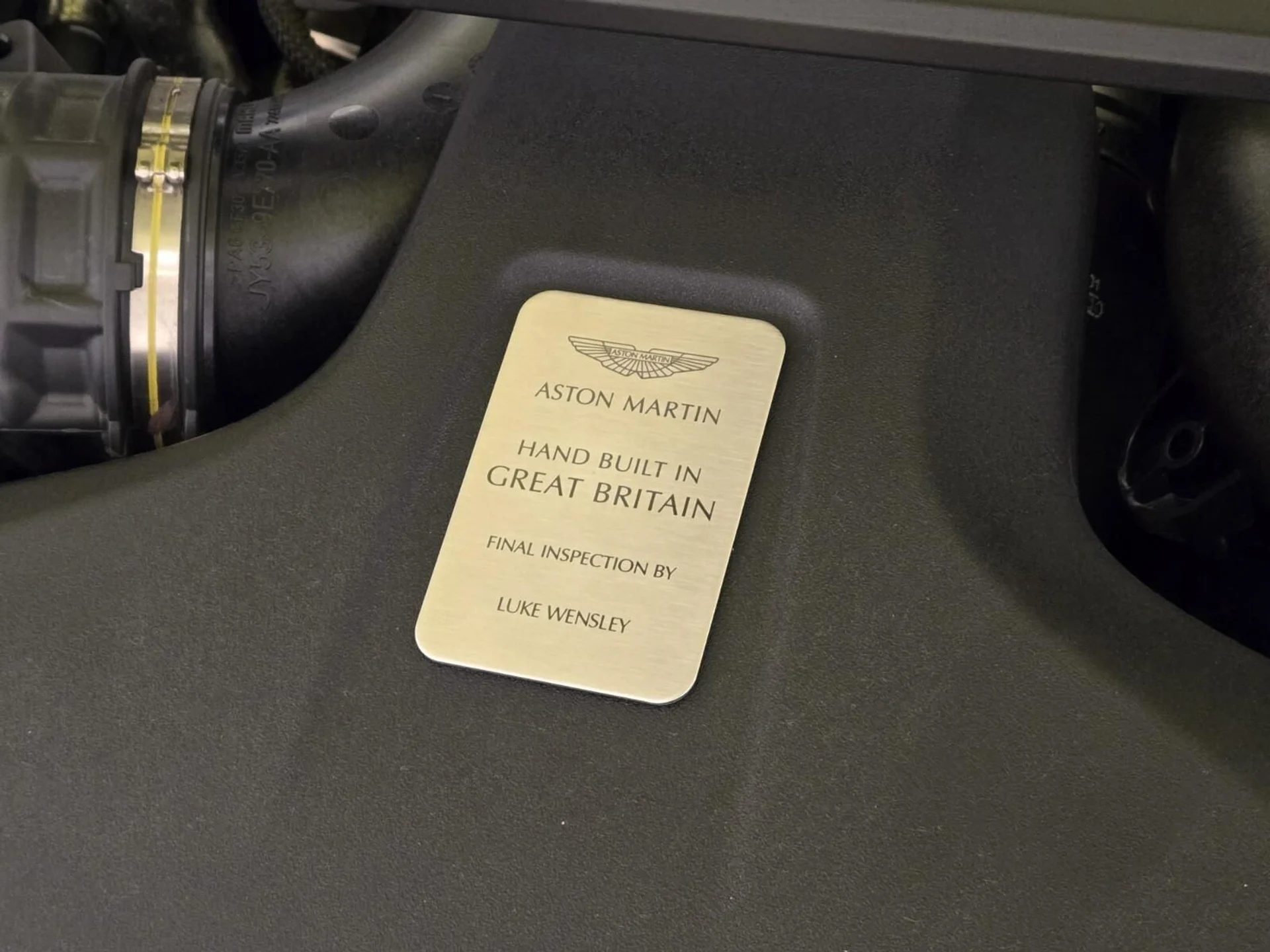 mph025_1492811179_Used_2023_Aston_Martin_Vantage_1762849166_9dd2d0c7ee