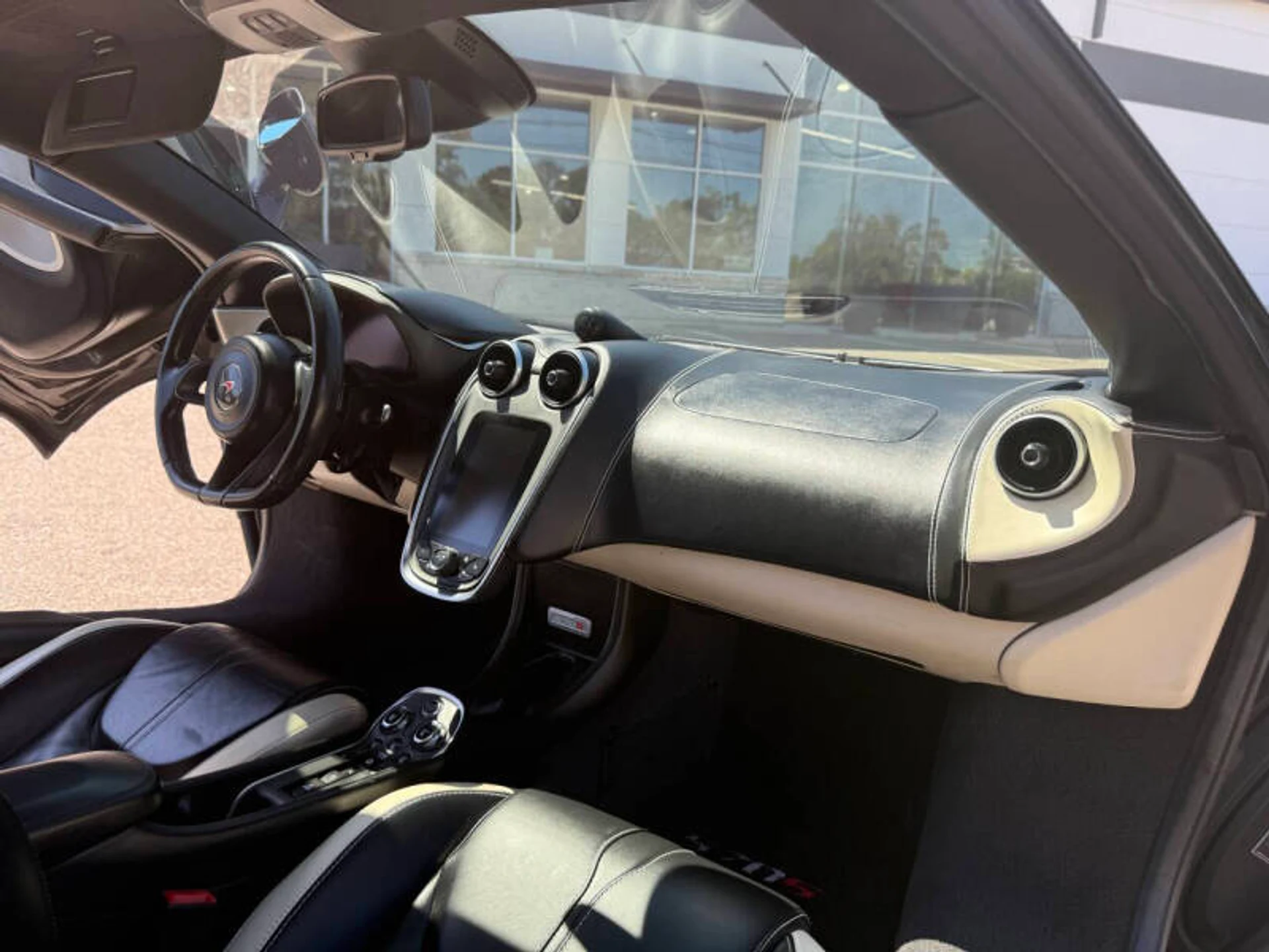 mph025_1494280932_2016_mclaren_570s_base_2dr_coupe_943747e4a2