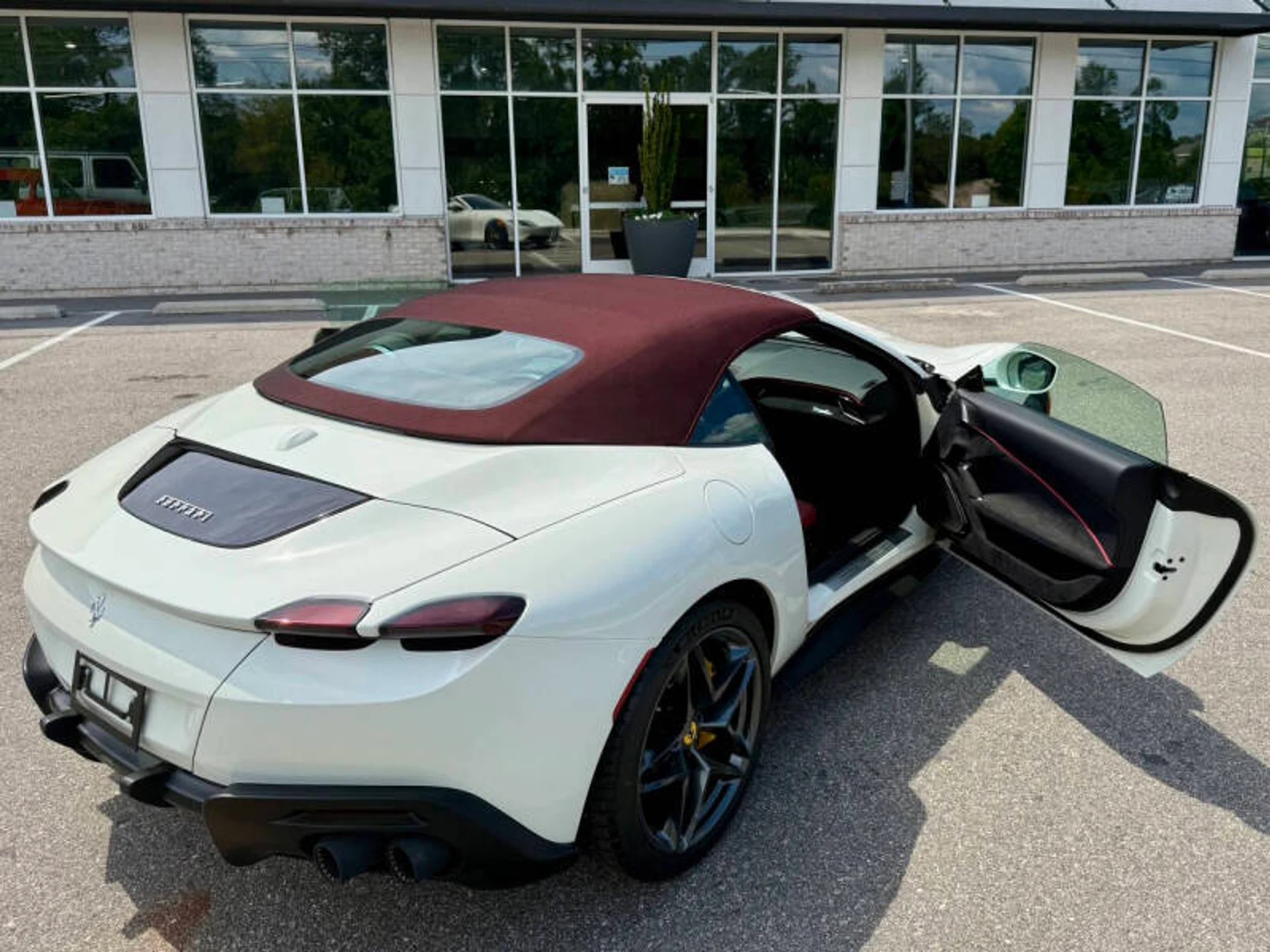 mph025_1498452955_2025_ferrari_roma_spider_base_2dr_convertible_160b1cf4ca