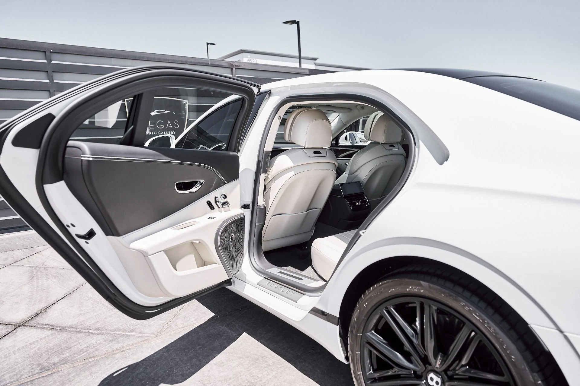 mph025_1503393734_Used_2021_Bentley_Flying_Spur_V8_1780617113_a4de439fb4