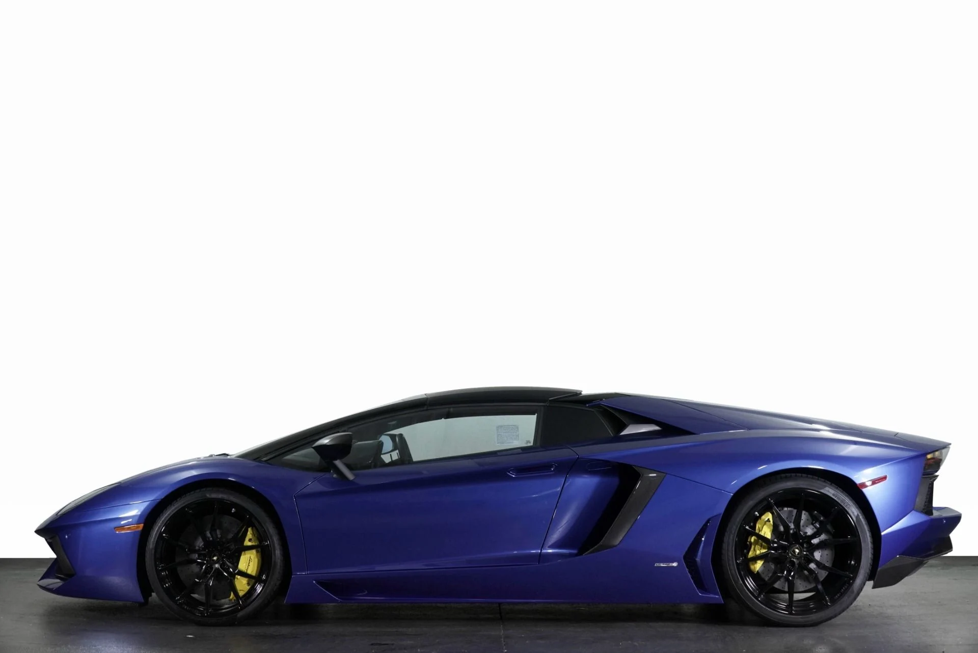 mph025_1507879637_Used_2016_Lamborghini_Aventador_LP_700_4_1767895159_fb98387631