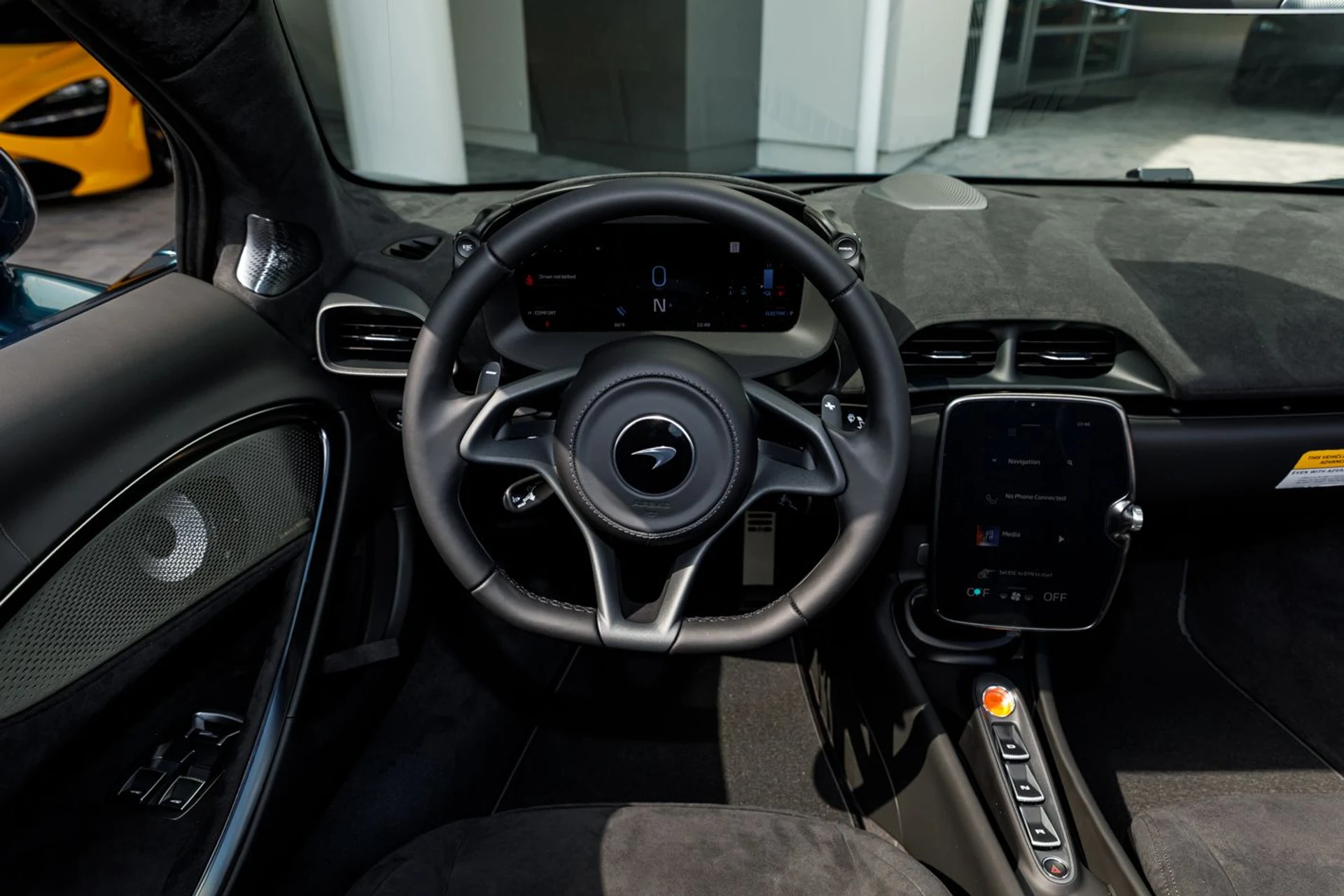 mph025_1510222512_587_p26_l_c713c79185