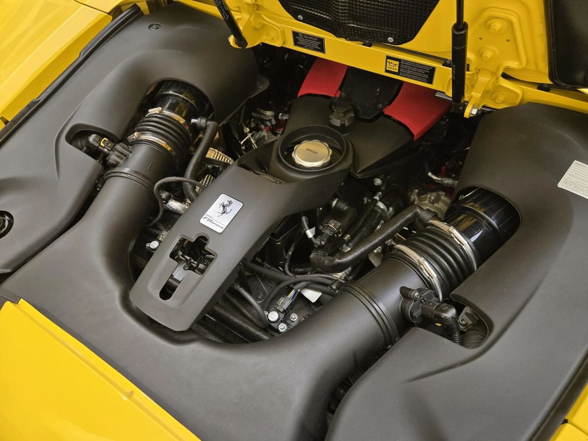 mph025_1511344709_Used_2021_Ferrari_F8_Spider_1766213870_4f92e44dcd