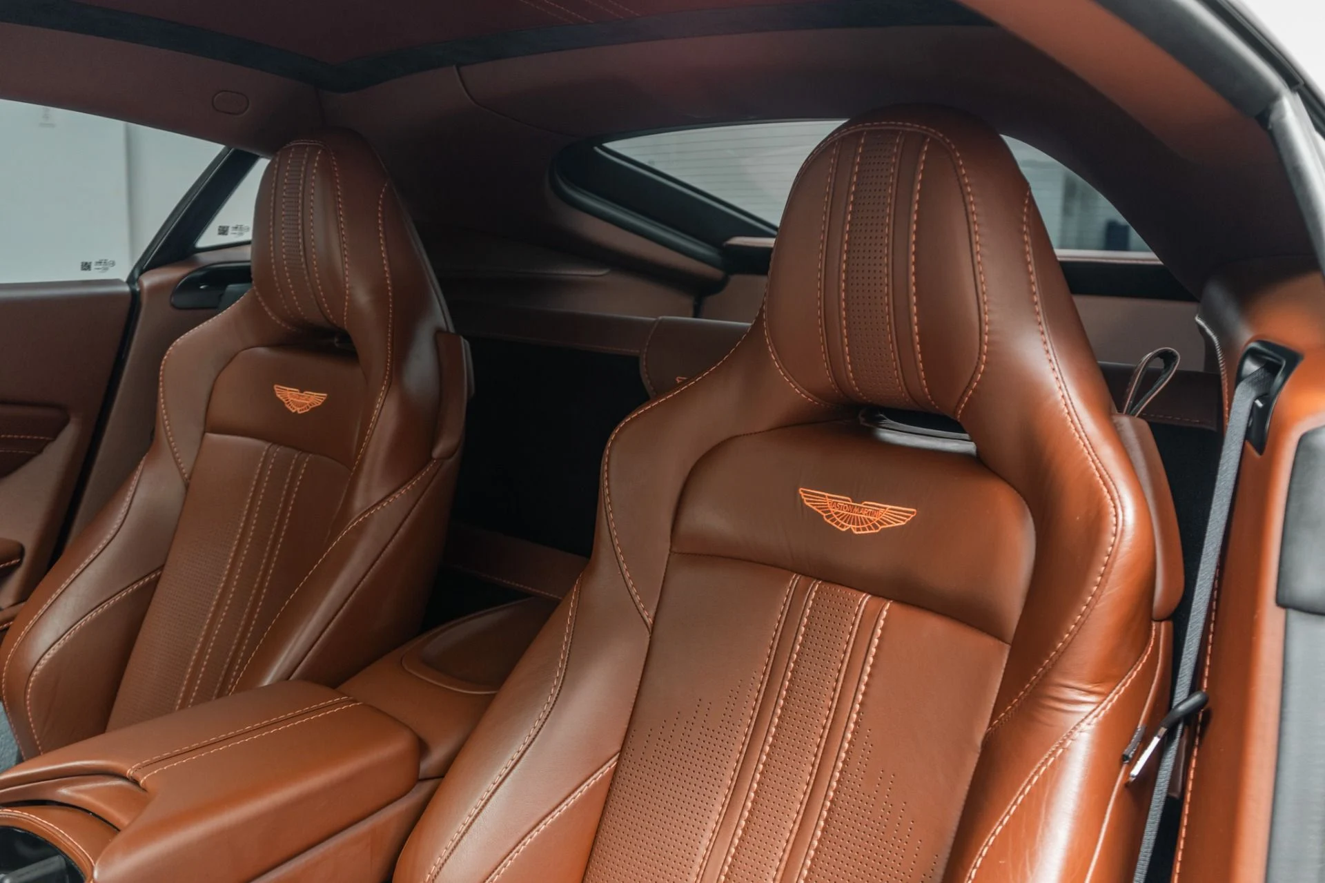 mph025_1519797514_Used_2020_Aston_Martin_Vantage_Black_Bodypack_Tech_Collection_1783017380_1071df2427