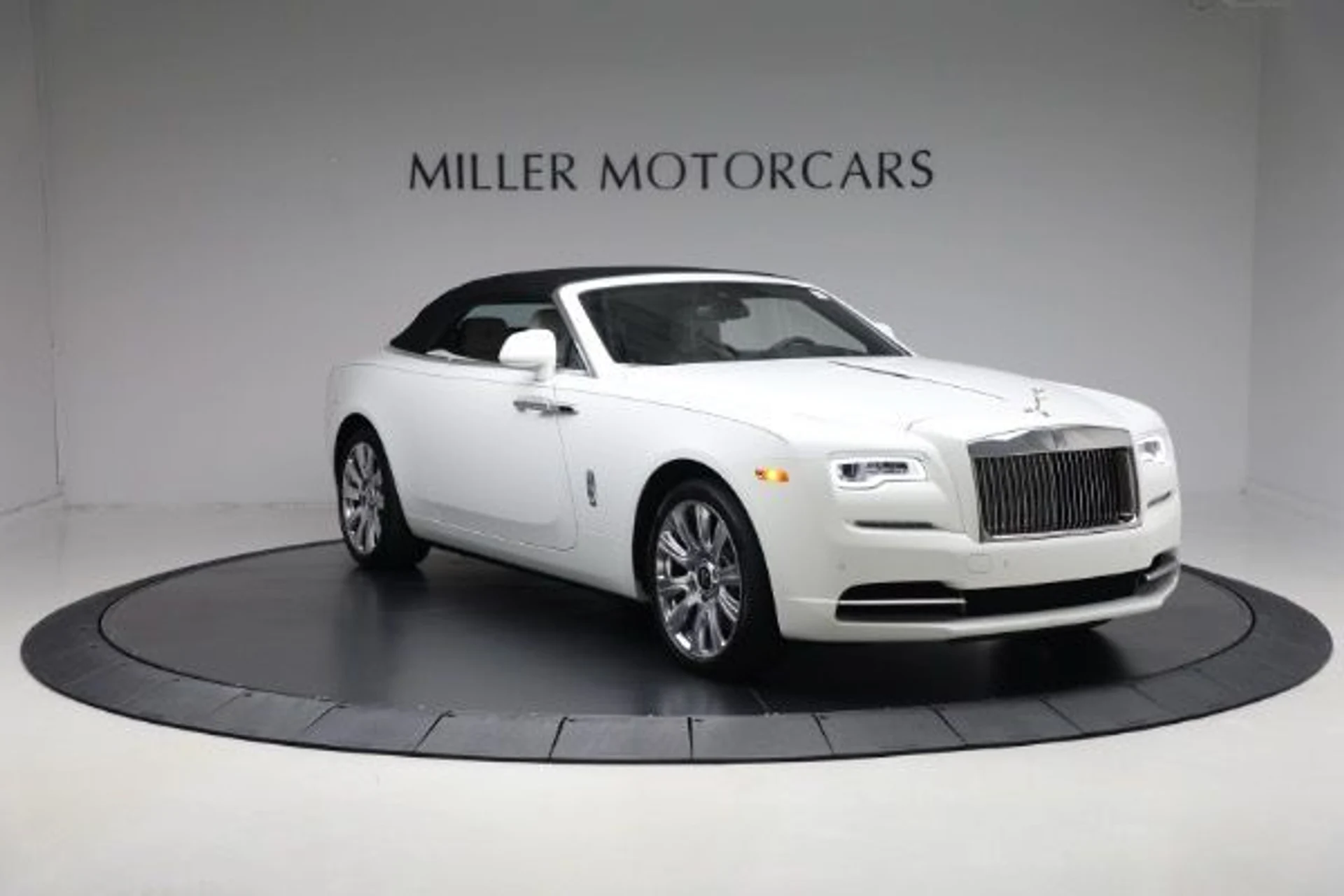 mph025_1523510050_Used_2018_Rolls_Royce_Dawn_894e7eeb72