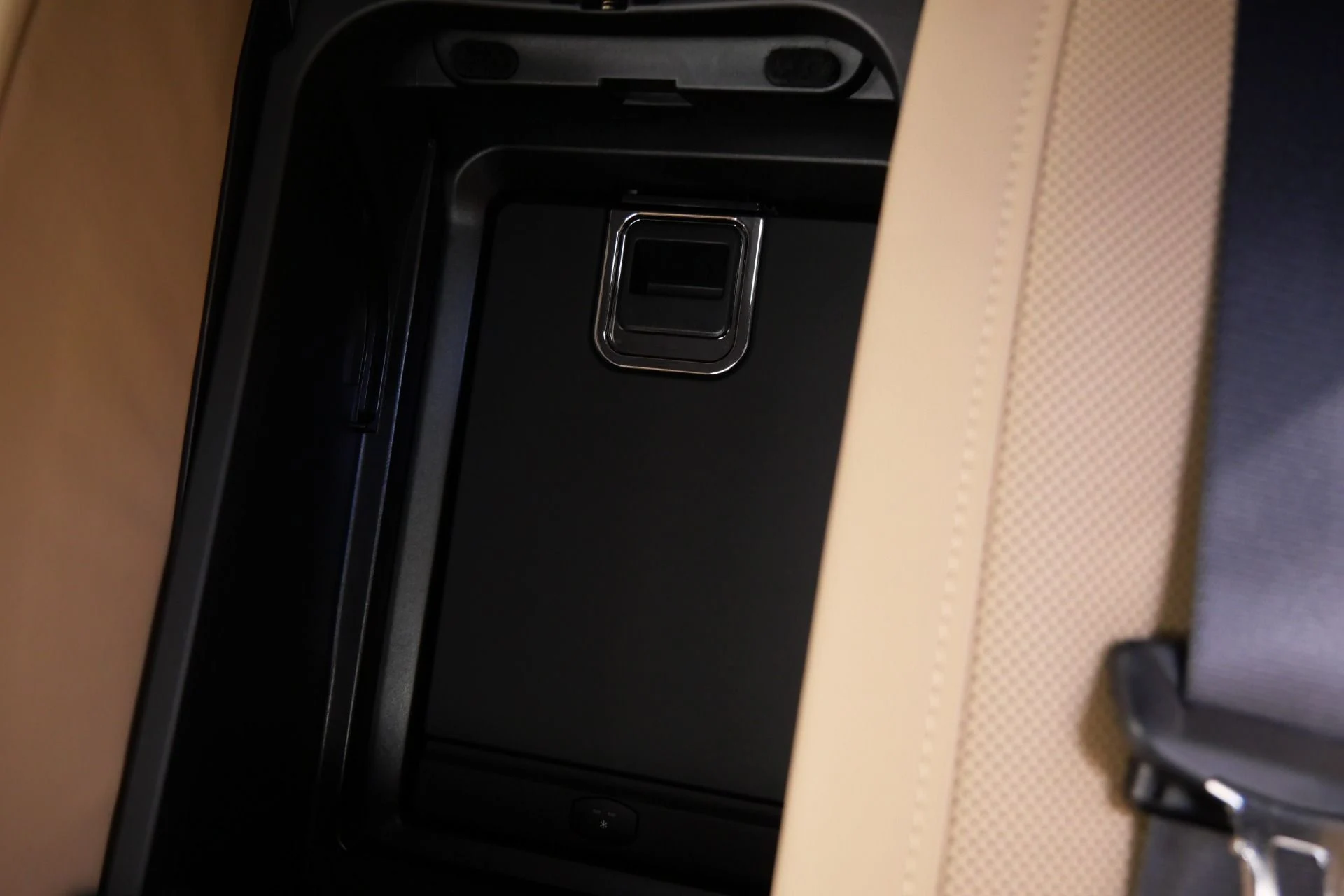 mph025_1525316551_Used_2022_Rolls_Royce_Ghost_1773938186_372560ec38