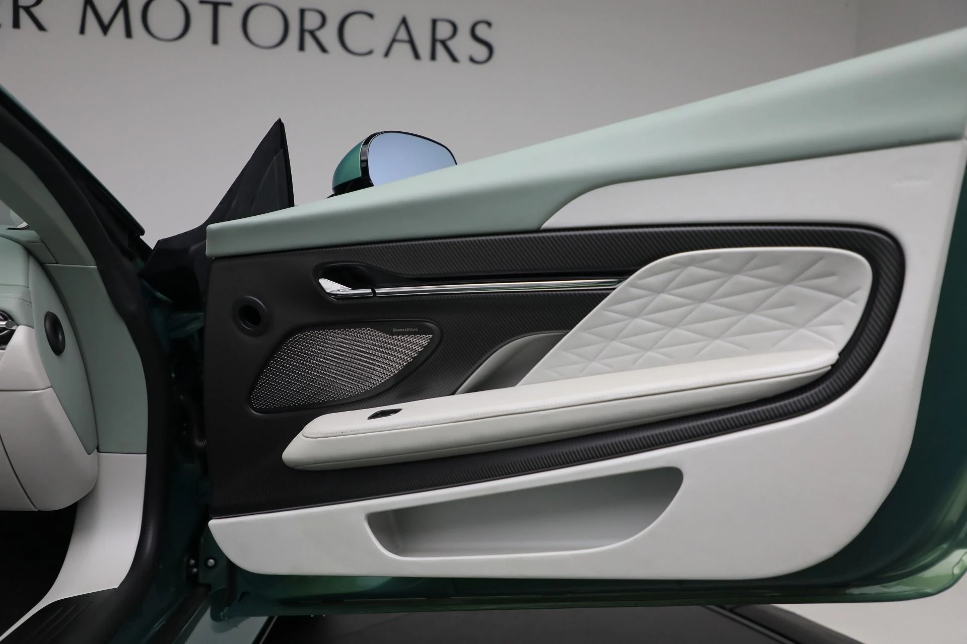 mph025_1525388466_New_2025_Aston_Martin_DB_12_Volante_f04c1cf368
