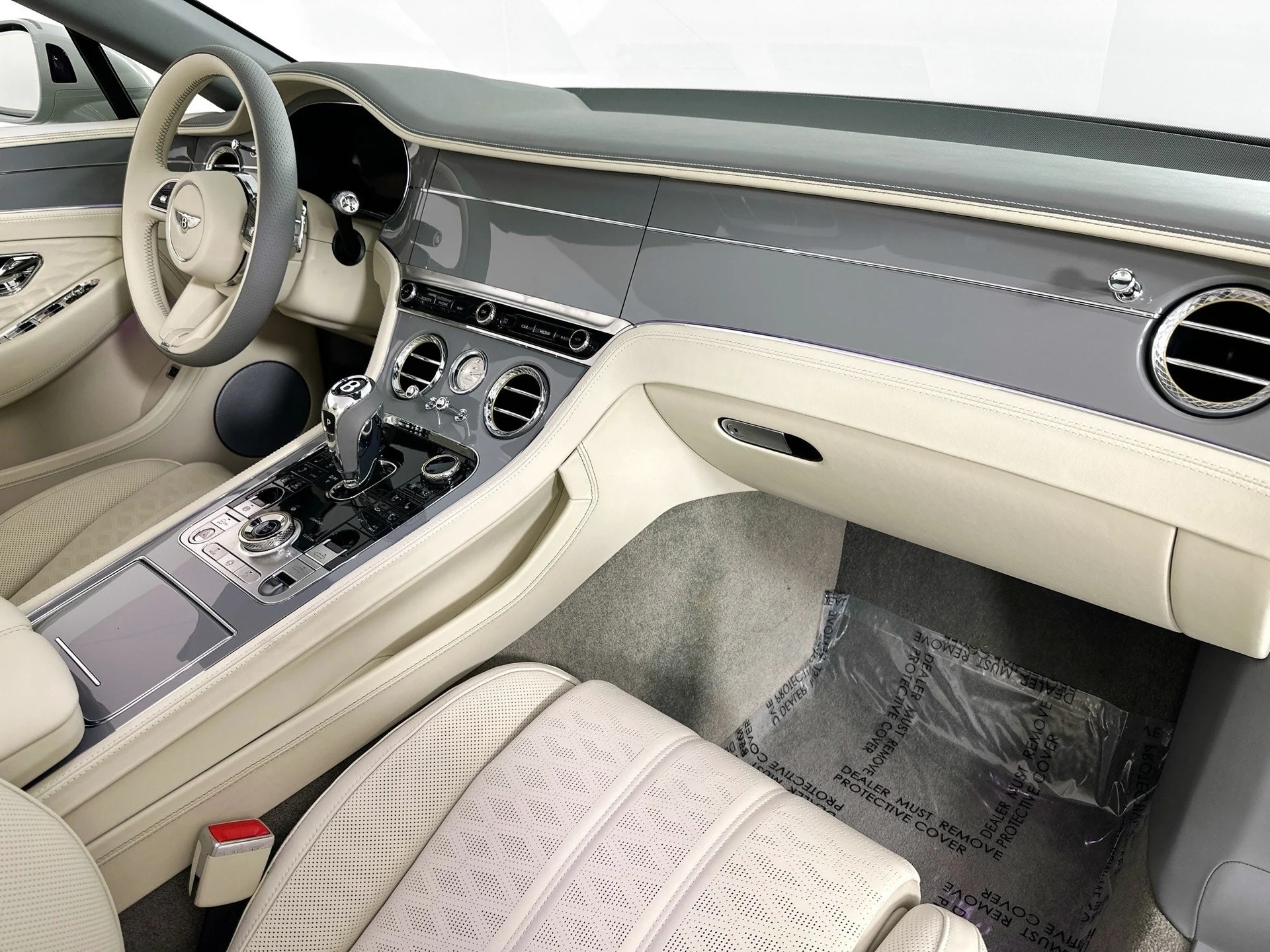 mph025_153321517_26_b89b806425