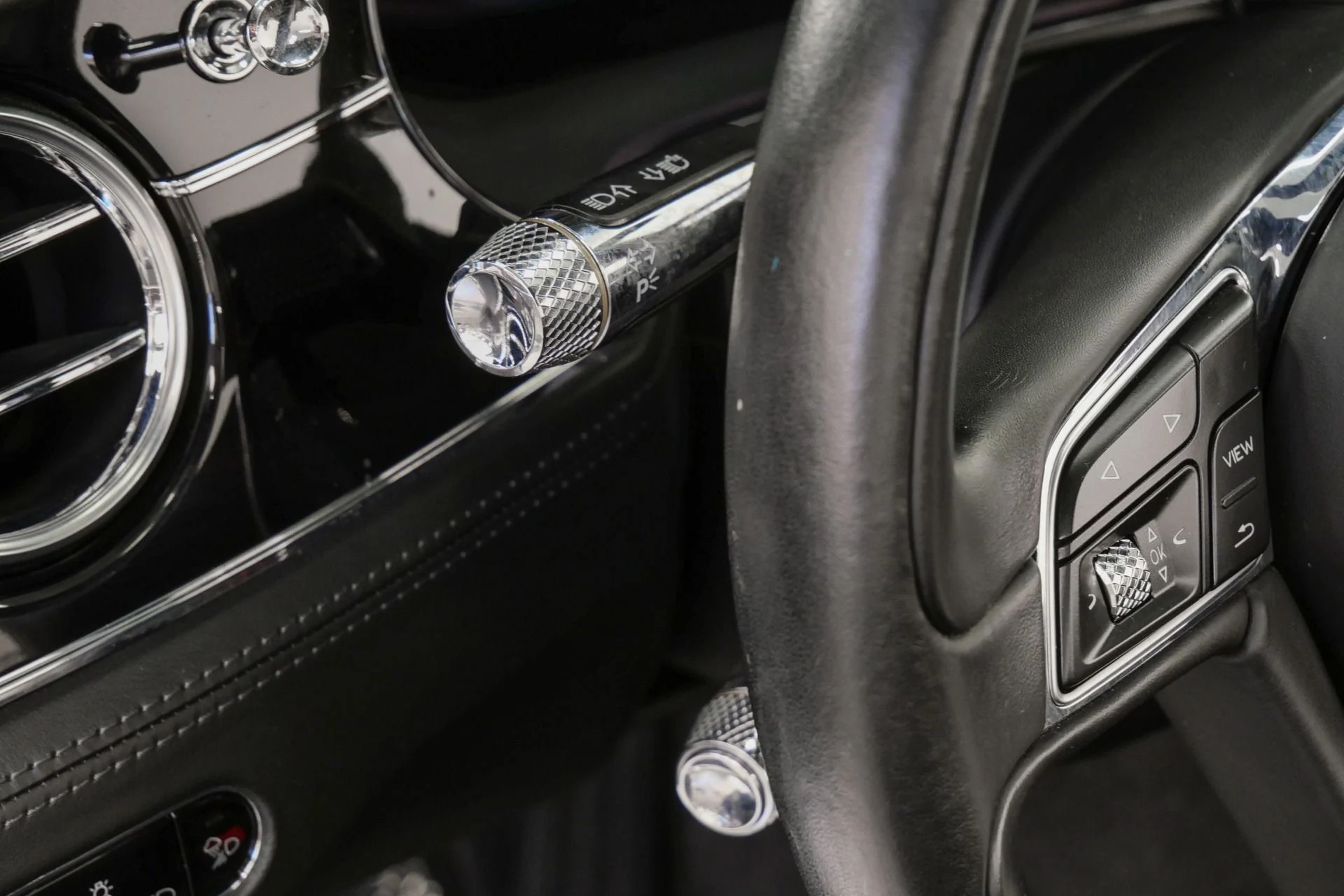 mph025_1539713242_Used_2020_Bentley_Continental_GTC_V8_Blackline_Specification_Front_Seat_Comfort_Specification_1768247283_040364b65c