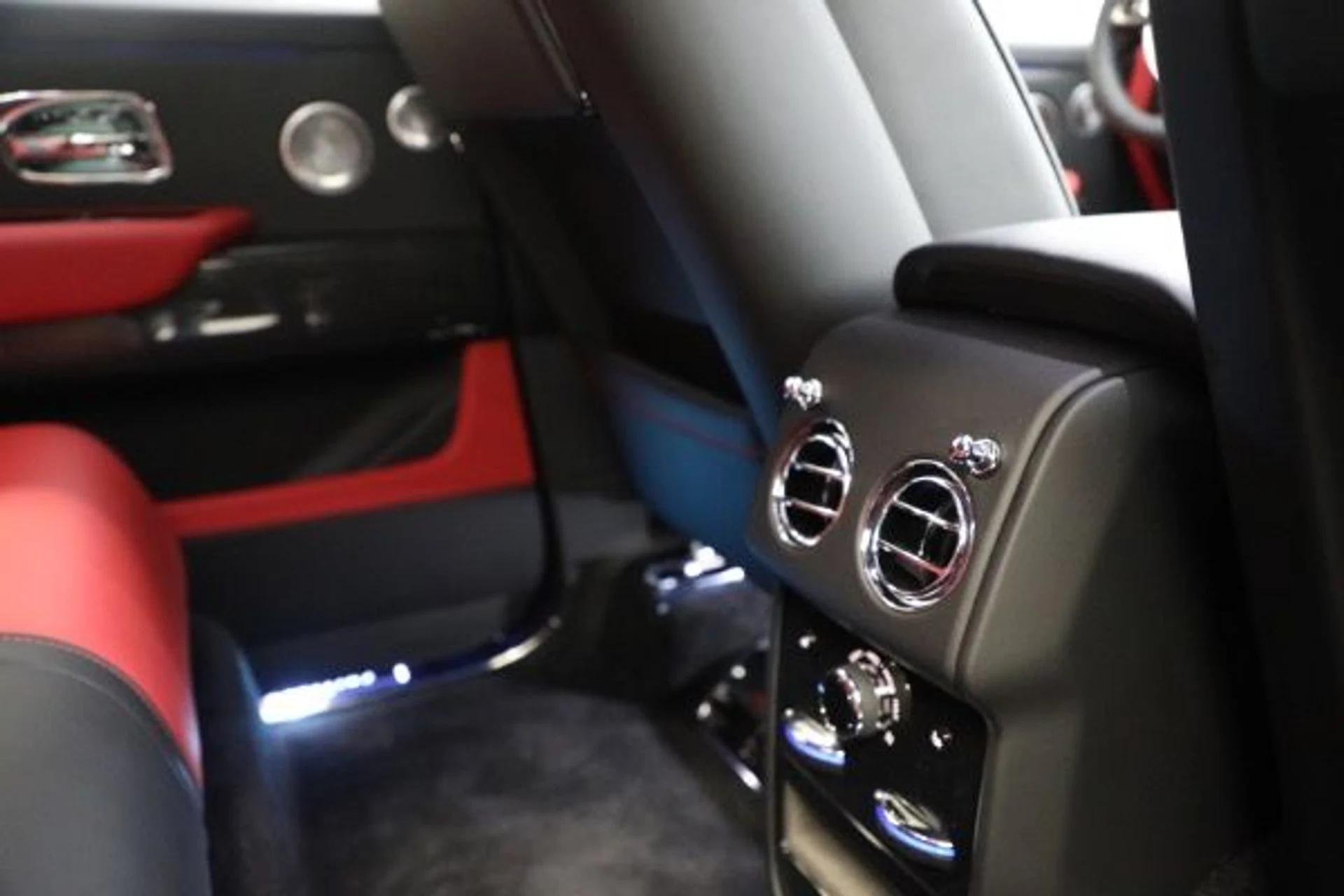 mph025_1540904896_Used_2026_Rolls_Royce_Black_Badge_Cullinan_7625061f14