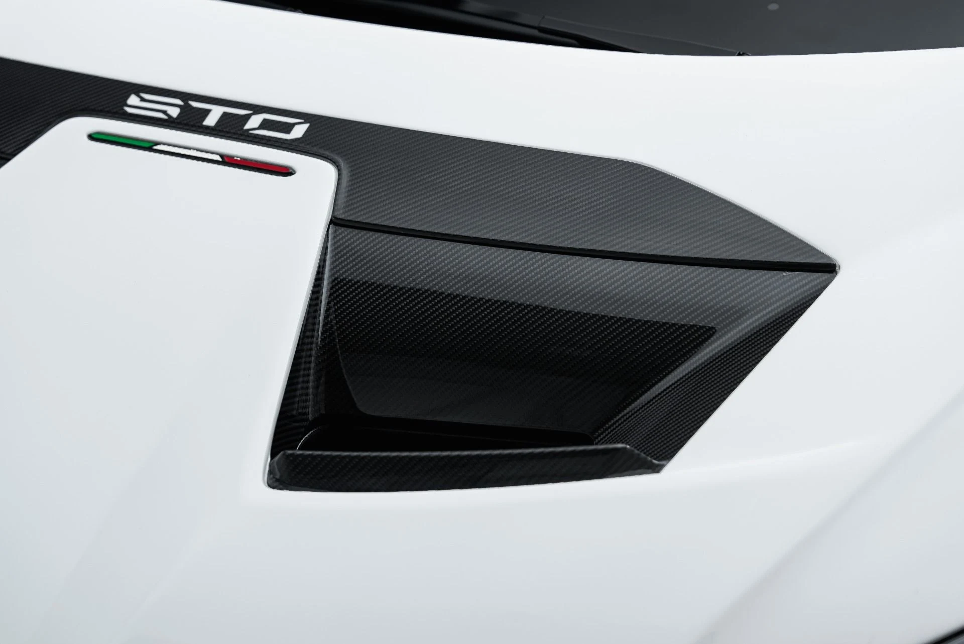 mph025_1542887019_Used_2022_Lamborghini_Huracan_STO_1790709112_bd1a3d709e