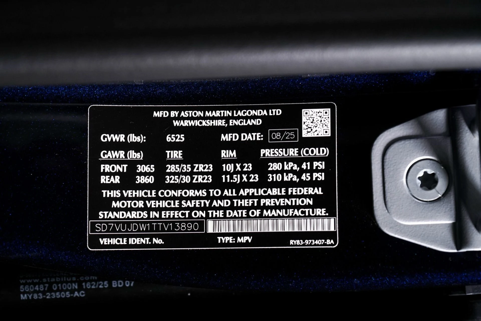 mph025_1551525014_New_2026_Aston_Martin_DBX_707_1769300415_c6bd9f099c