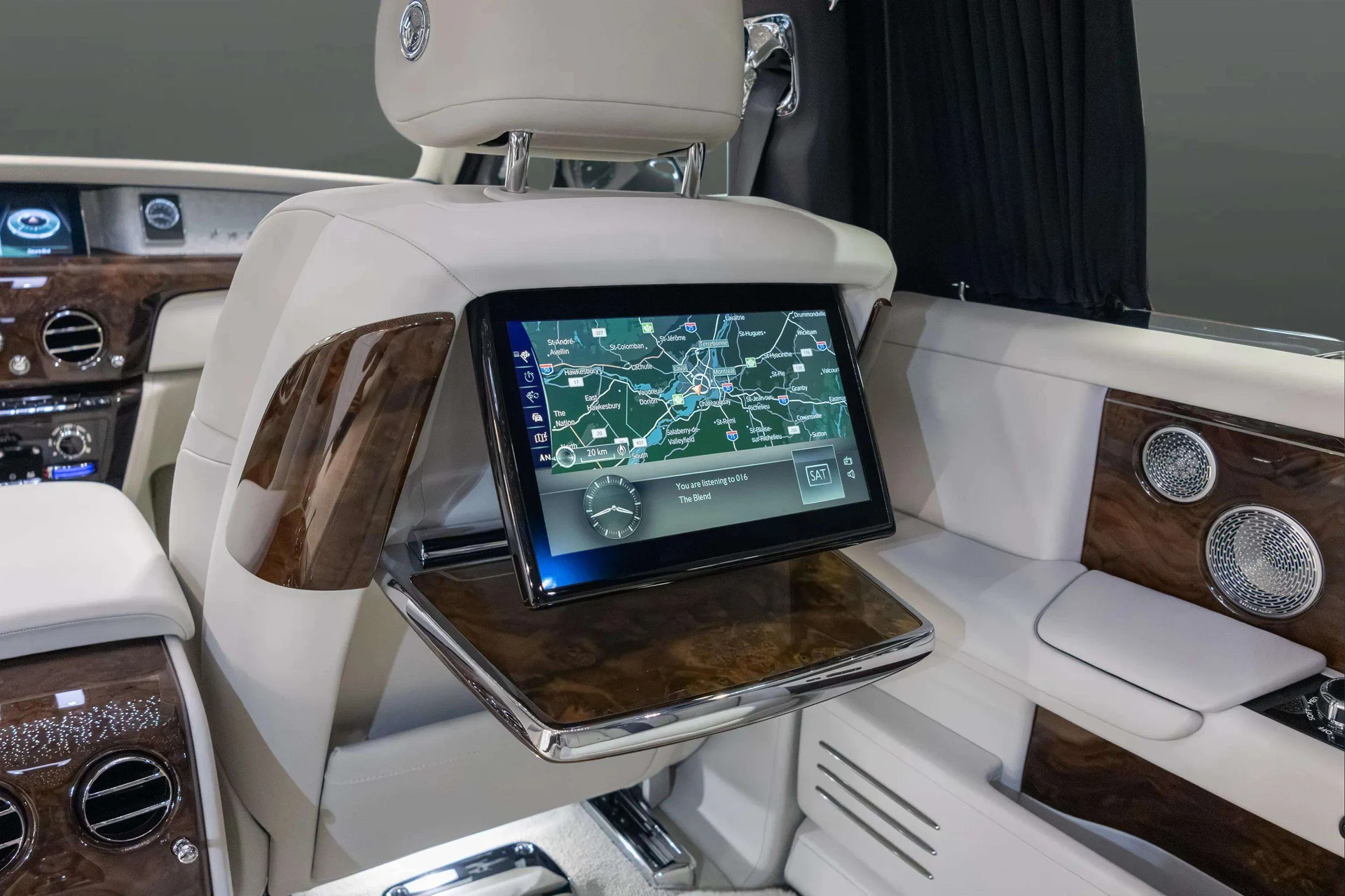 mph025_1555786682_293a5d8f_a137_4a21_a891_60c609e014e7_202420_Rolls_Royce20_Phantom20_Extended20_Wheelbase2028_SCATT_8_C02_RU_22331429_25_eb3a41c683