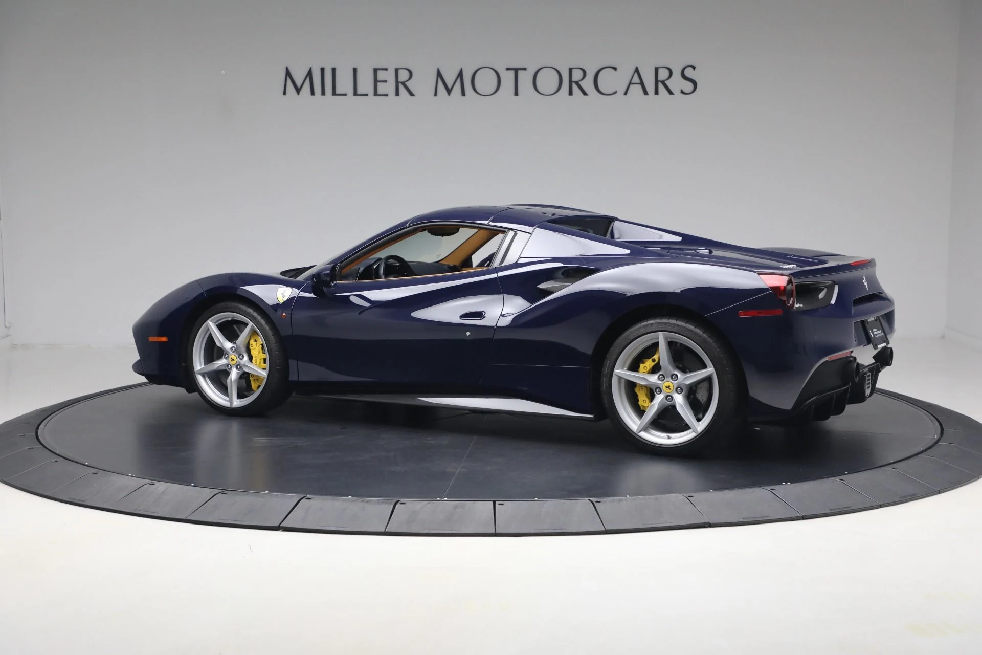 mph025_1556626591_Used_2017_Ferrari_488_Spider_1781020224_1d7ec28960