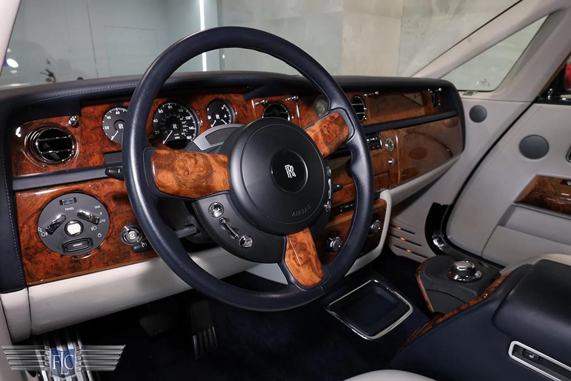 mph025_1566603064_used_2010_rolls_royce_phantom_coupe_2drcoupe_9689_23032894_26_1024_c0ad5d3f61