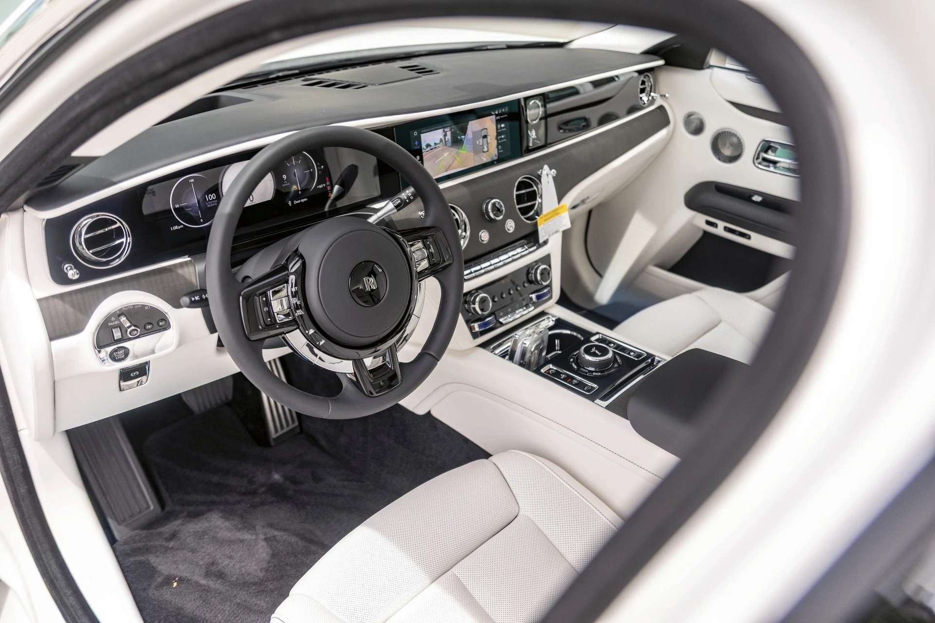 mph025_1566856411_Hi_Tech_Luxury_Imports_LLC_SCA_13_GZ_09_TU_235637_image_25_f4075f5185