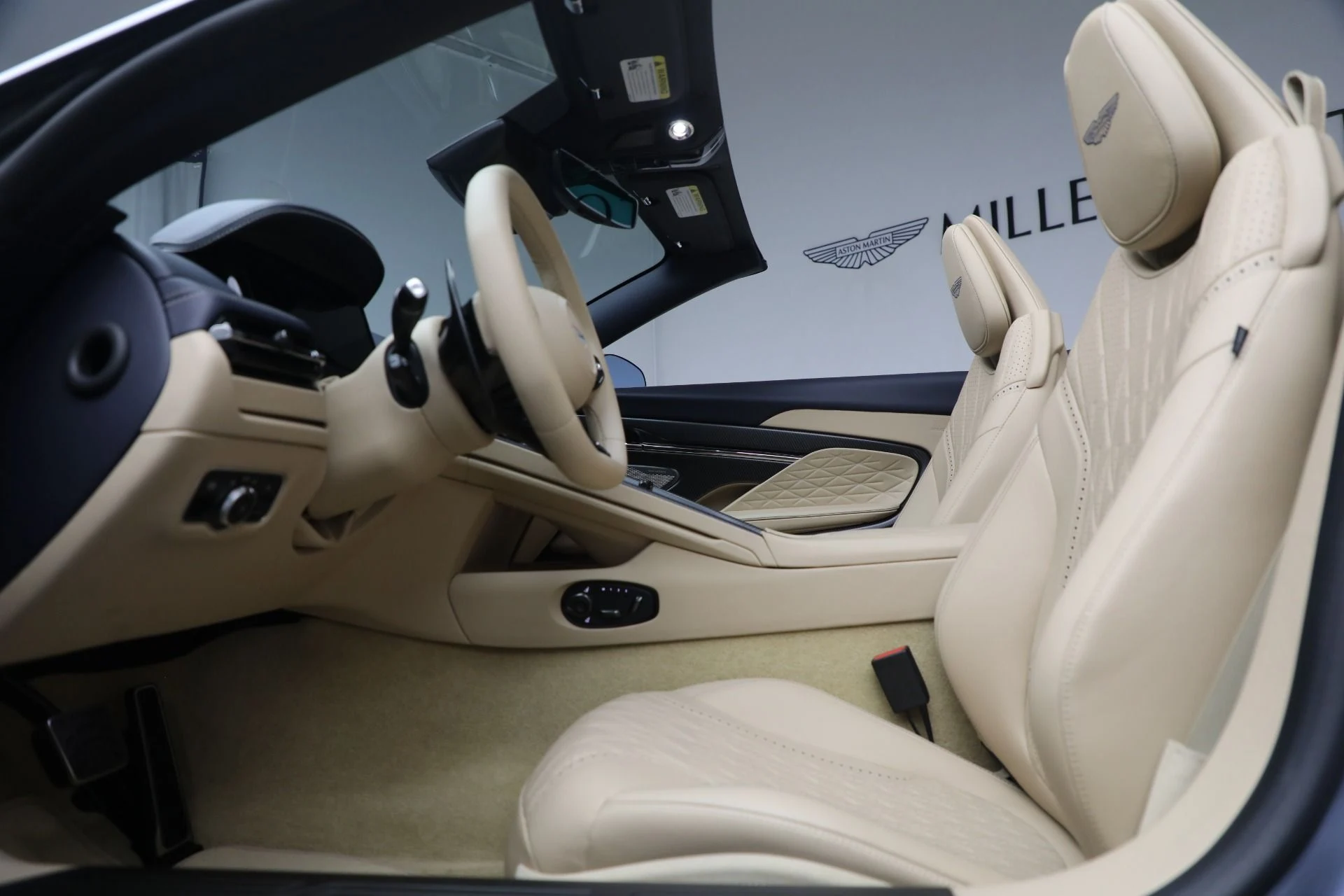 mph025_1576031252_New_2025_Aston_Martin_DB_12_Volante_90dd45c109