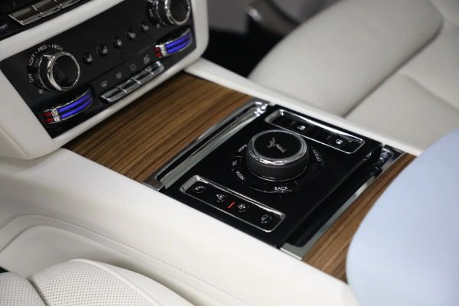 mph025_1580216623_New_2025_Rolls_Royce_Ghost_b4f4fa06dc